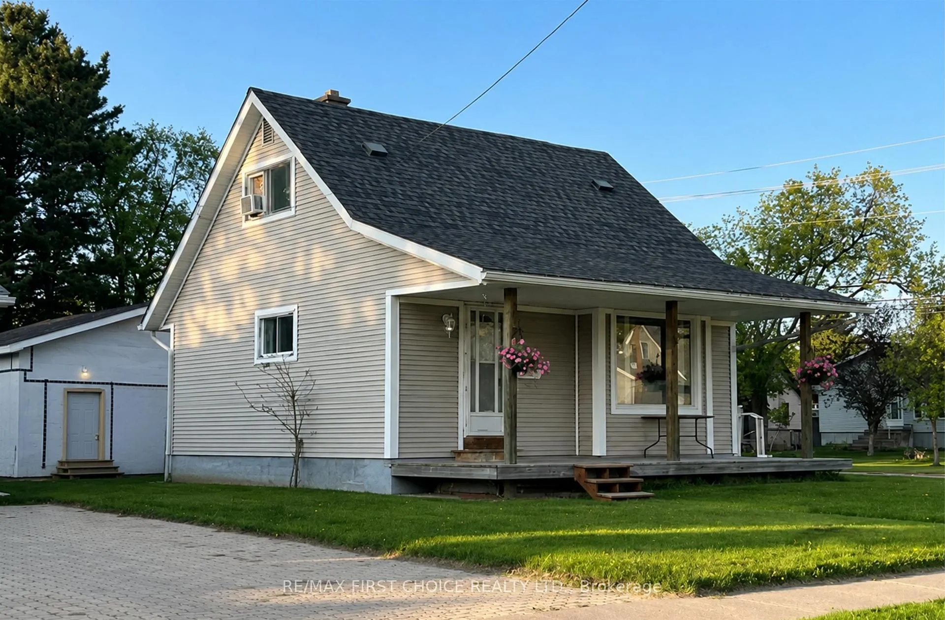 Photo 2 of 602 Third Street W, Fort Frances — HOMEH