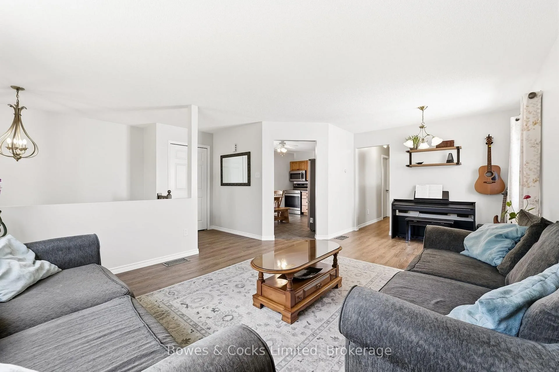 Photo 8 of 1247 Huntington Circle, Peterborough, Otonabee Ward 1 — HOMEH