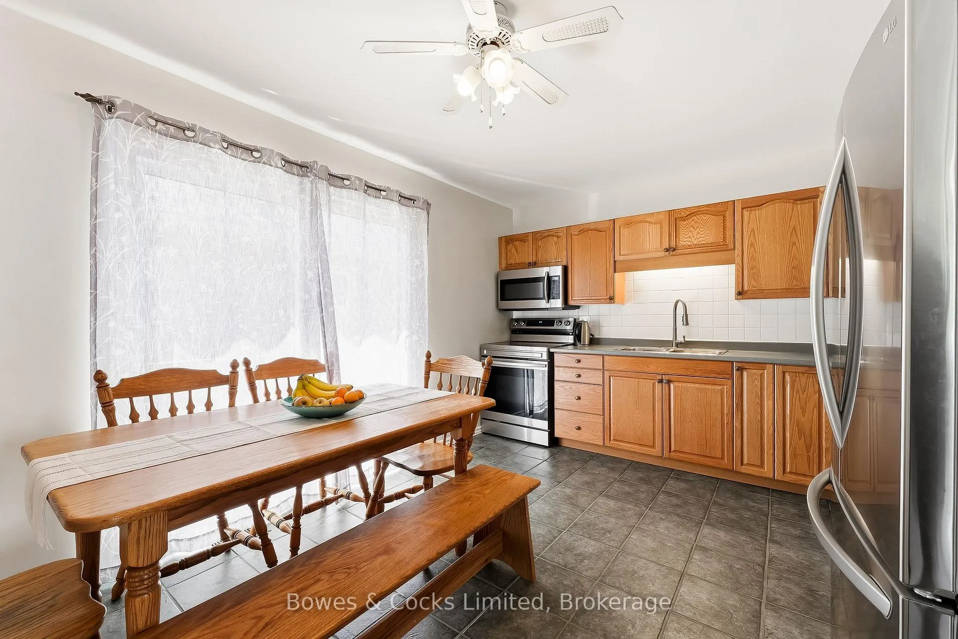 Photo 10 of 1247 Huntington Circle, Peterborough, Otonabee Ward 1 — HOMEH