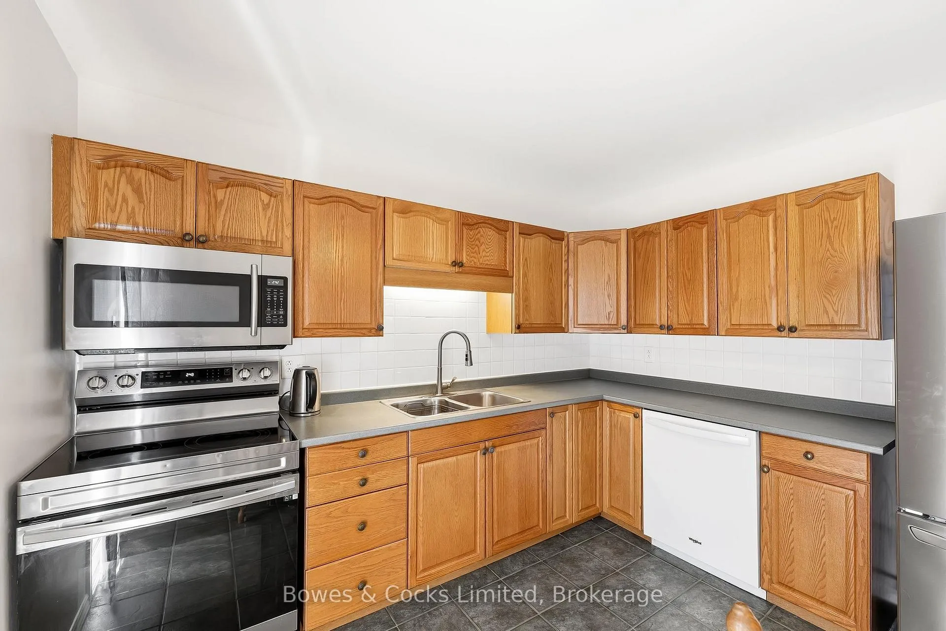 Photo 13 of 1247 Huntington Circle, Peterborough, Otonabee Ward 1 — HOMEH
