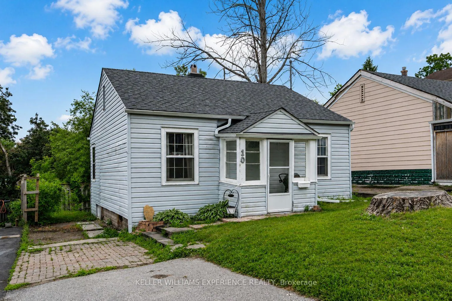 Photo 2 of 10 Argyle Avenue, Orillia — HOMEH