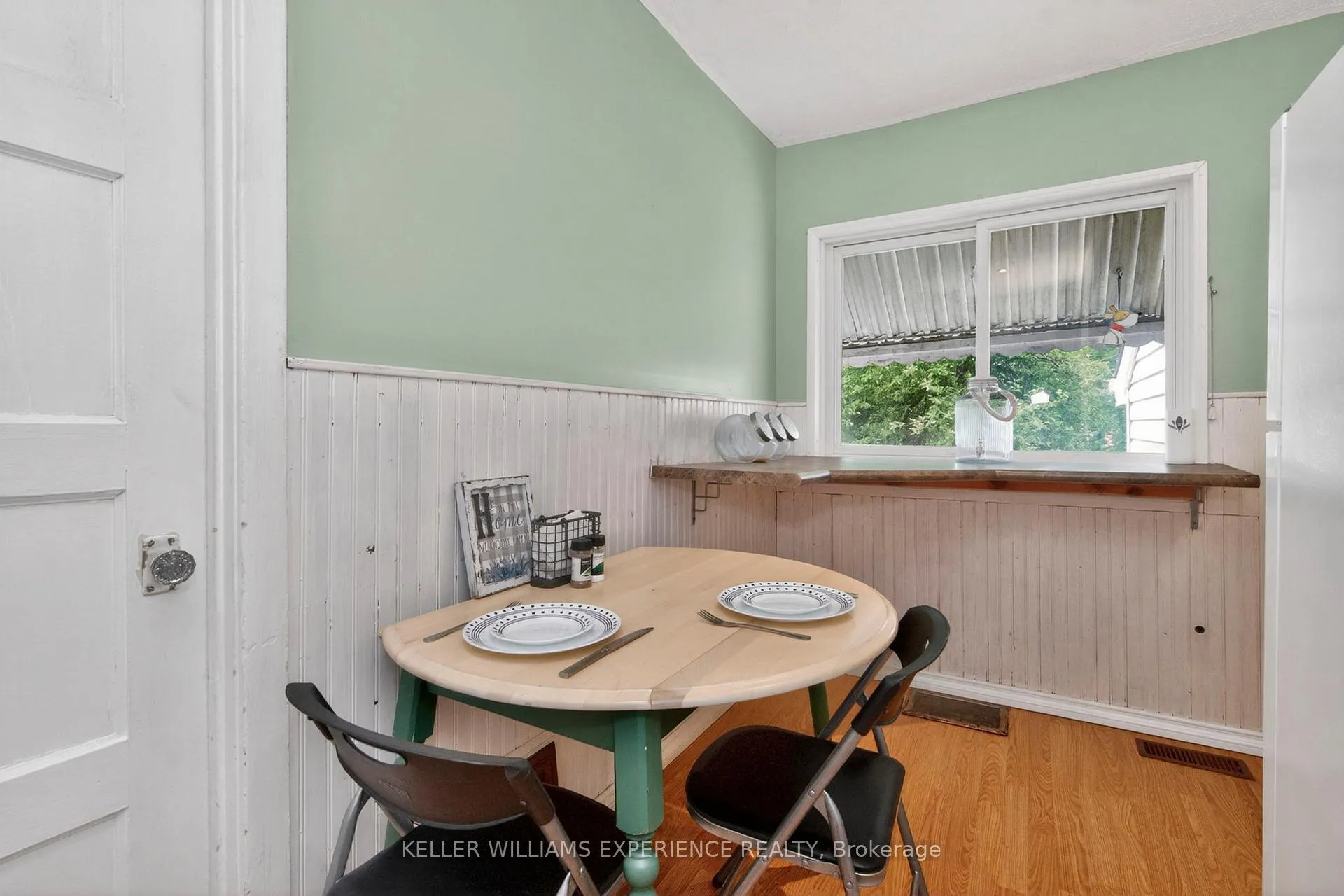 Photo 8 of 10 Argyle Avenue, Orillia — HOMEH