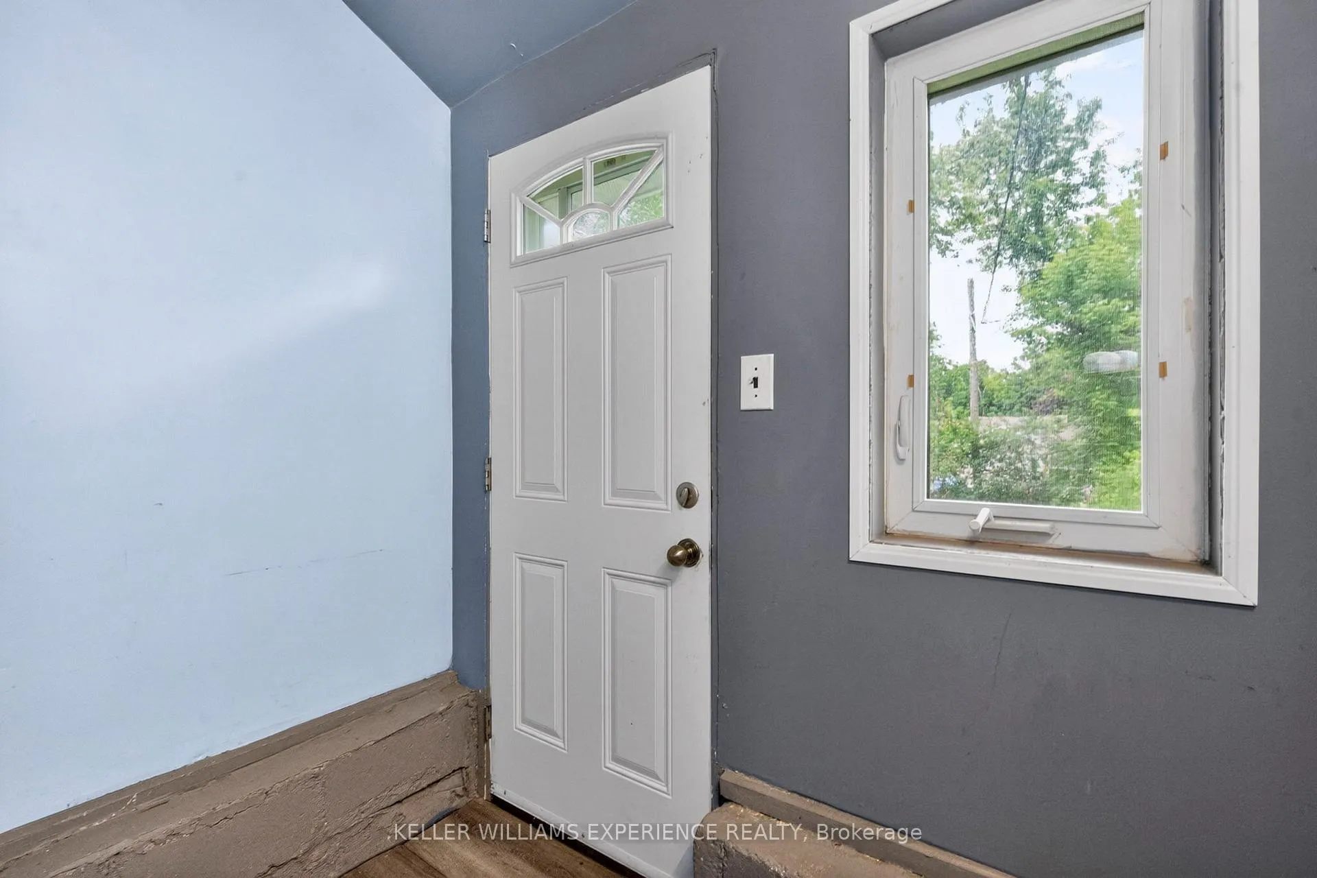 Photo 15 of 10 Argyle Avenue, Orillia — HOMEH