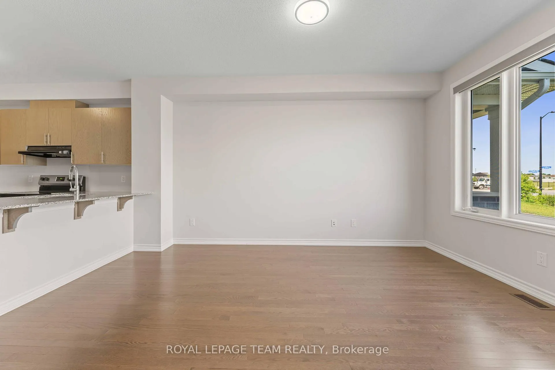 Photo 5 of 1184 Chapman Mills Drive, Ottawa, Barrhaven - Heritage Park — HOMEH