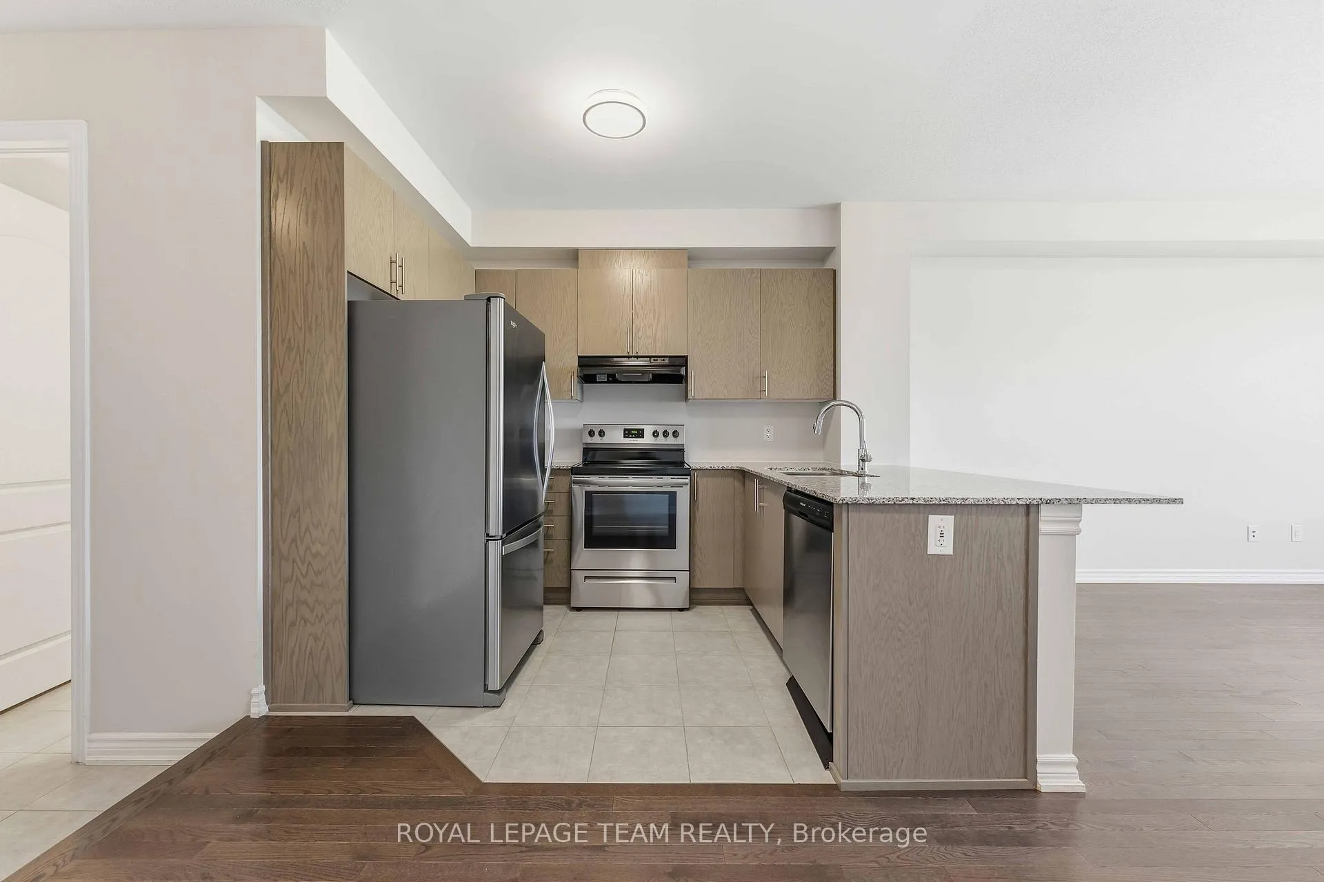 Photo 7 of 1184 Chapman Mills Drive, Ottawa, Barrhaven - Heritage Park — HOMEH