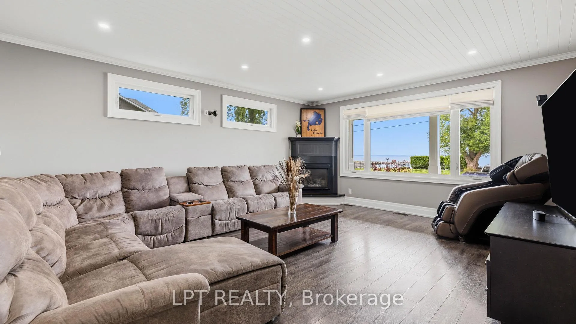 Photo 9 of 165 Lake Drive E, Georgina, Historic Lakeshore Communities — HOMEH