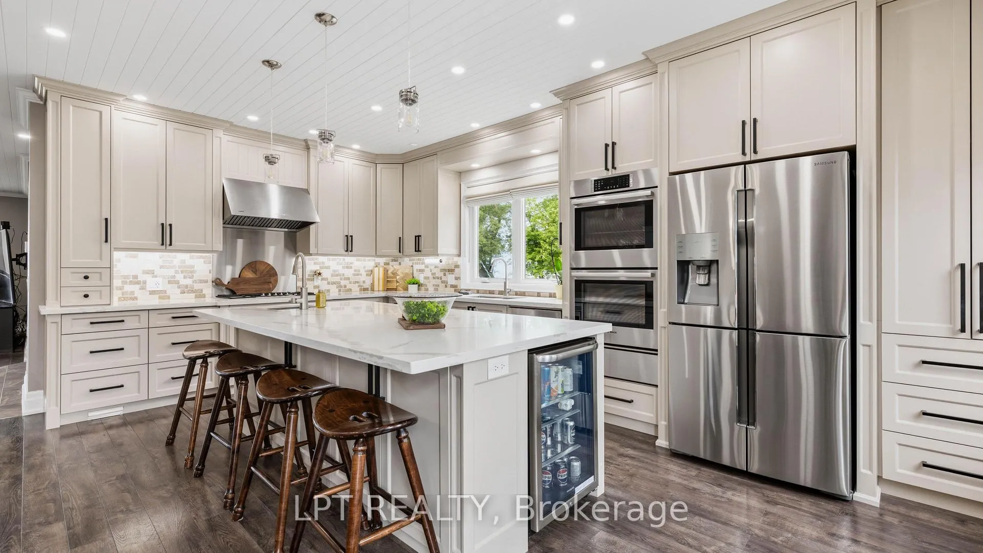 Photo 12 of 165 Lake Drive E, Georgina, Historic Lakeshore Communities — HOMEH