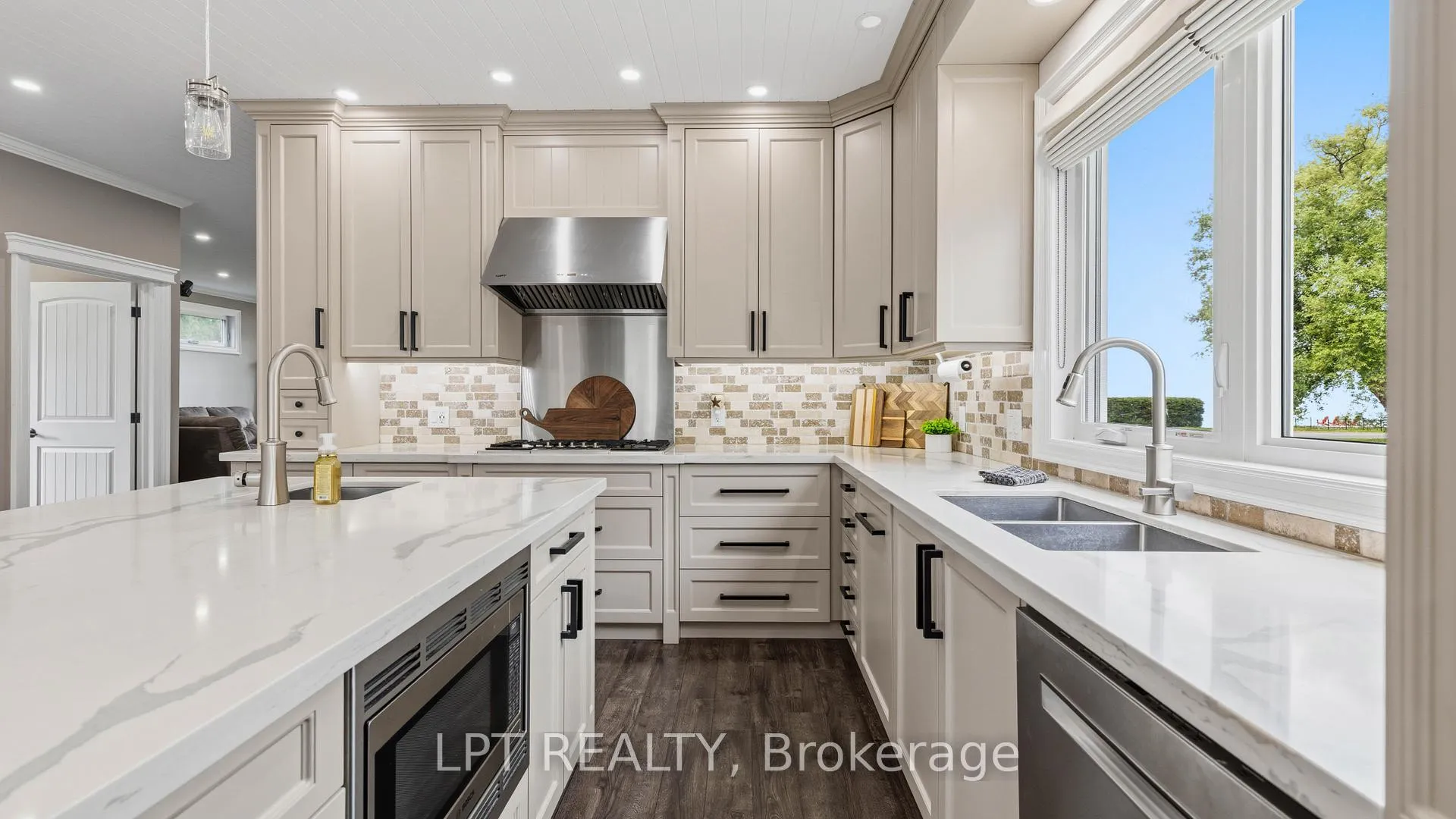 Photo 14 of 165 Lake Drive E, Georgina, Historic Lakeshore Communities — HOMEH