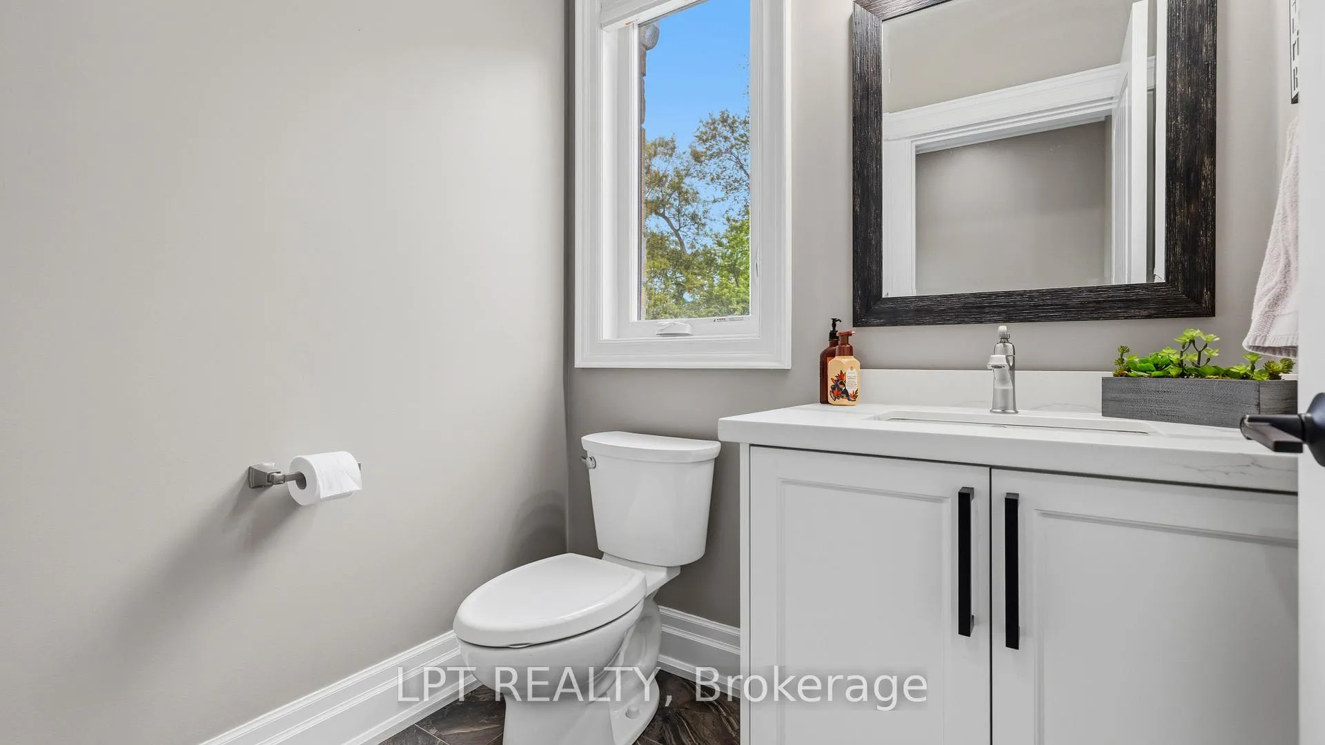 Photo 18 of 165 Lake Drive E, Georgina, Historic Lakeshore Communities — HOMEH