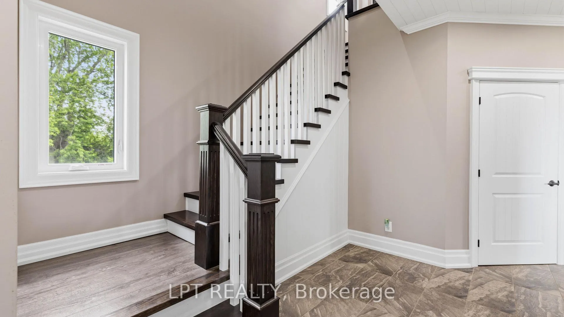Photo 19 of 165 Lake Drive E, Georgina, Historic Lakeshore Communities — HOMEH