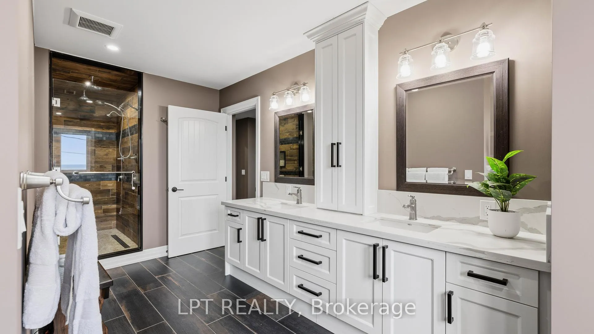 Photo 23 of 165 Lake Drive E, Georgina, Historic Lakeshore Communities — HOMEH