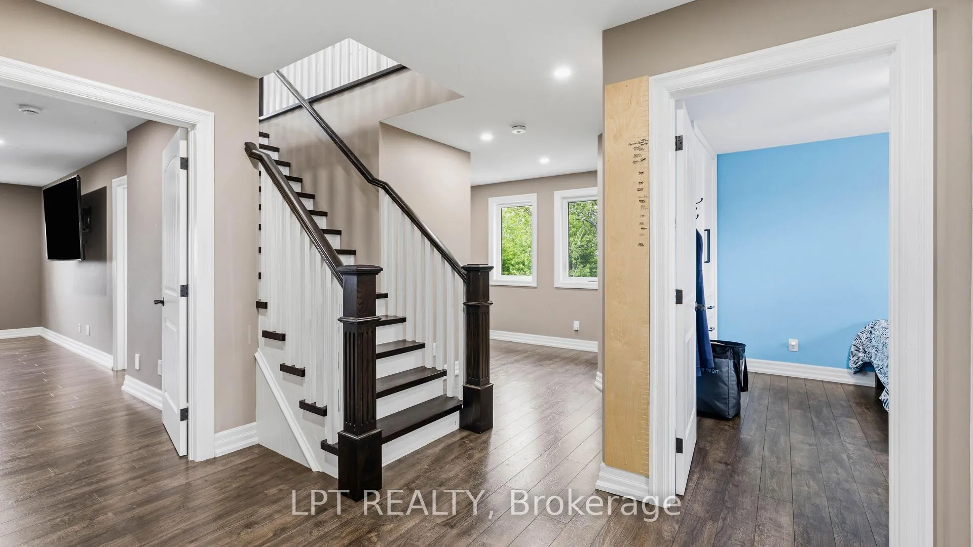 Photo 31 of 165 Lake Drive E, Georgina, Historic Lakeshore Communities — HOMEH
