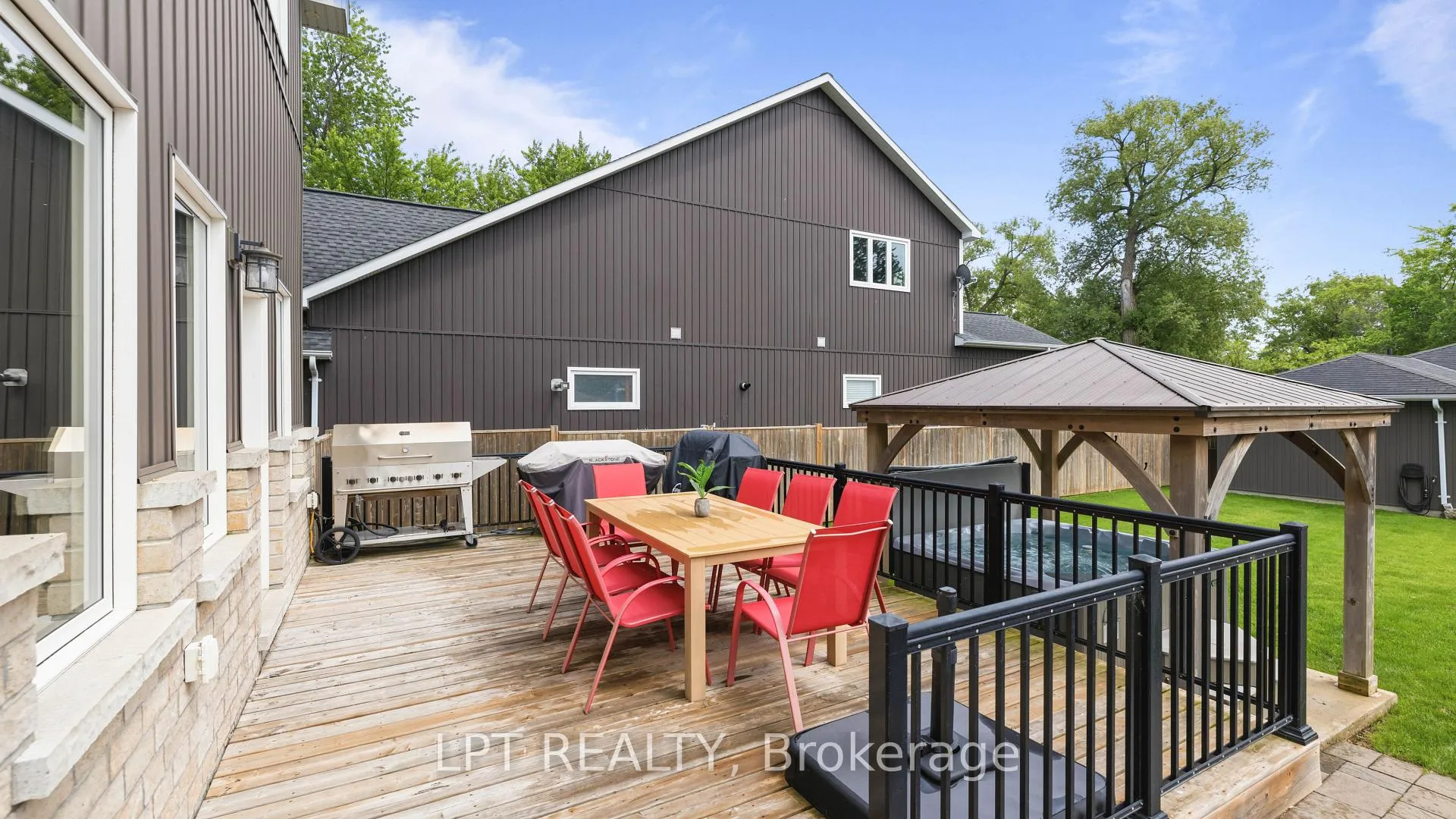 Photo 35 of 165 Lake Drive E, Georgina, Historic Lakeshore Communities — HOMEH