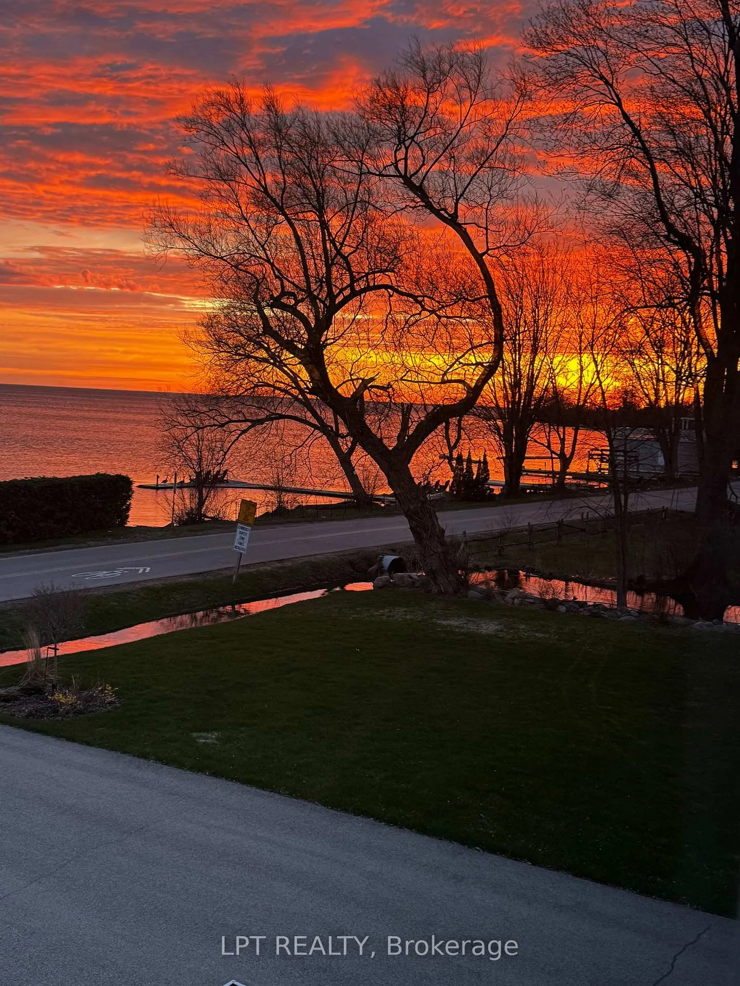 Photo 56 of 165 Lake Drive E, Georgina, Historic Lakeshore Communities — HOMEH