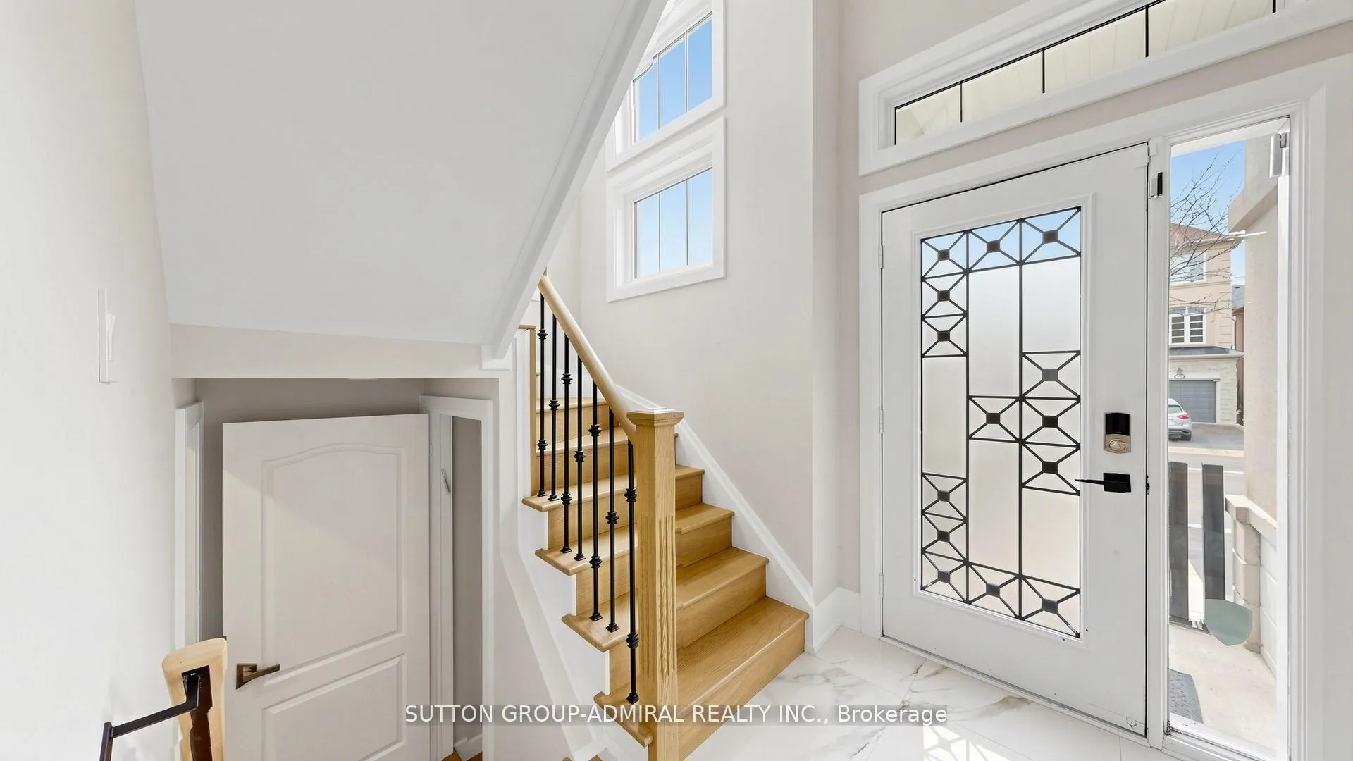 Photo 3 of 27 Asner Avenue, Vaughan, Patterson — HOMEH