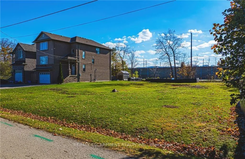 Photo 3 of 7 Trillium Avenue, Hamilton, Winona Park — HOMEH