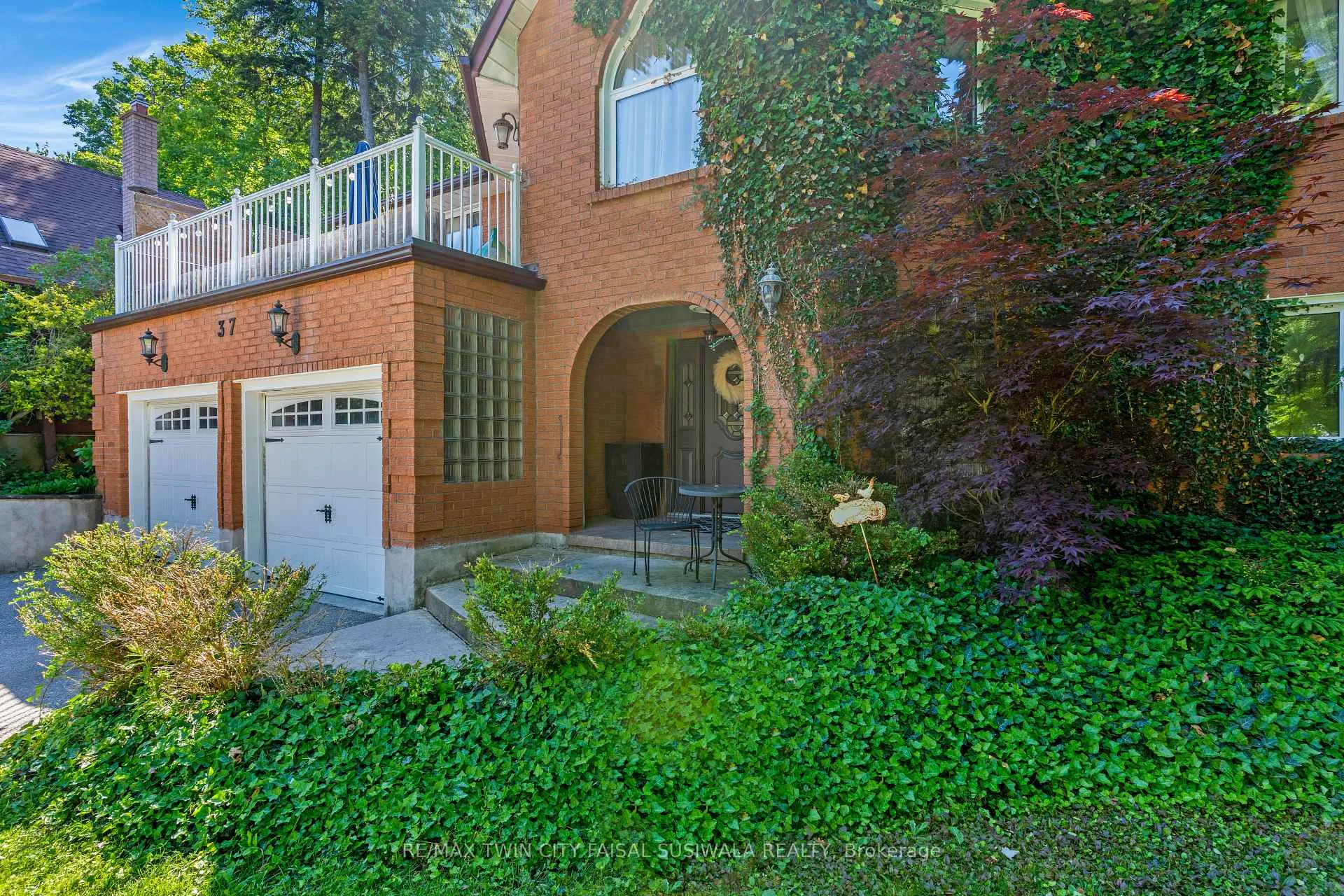 Photo 4 of 37 Yellow Birch Drive, Kitchener, Forest Heights — HOMEH