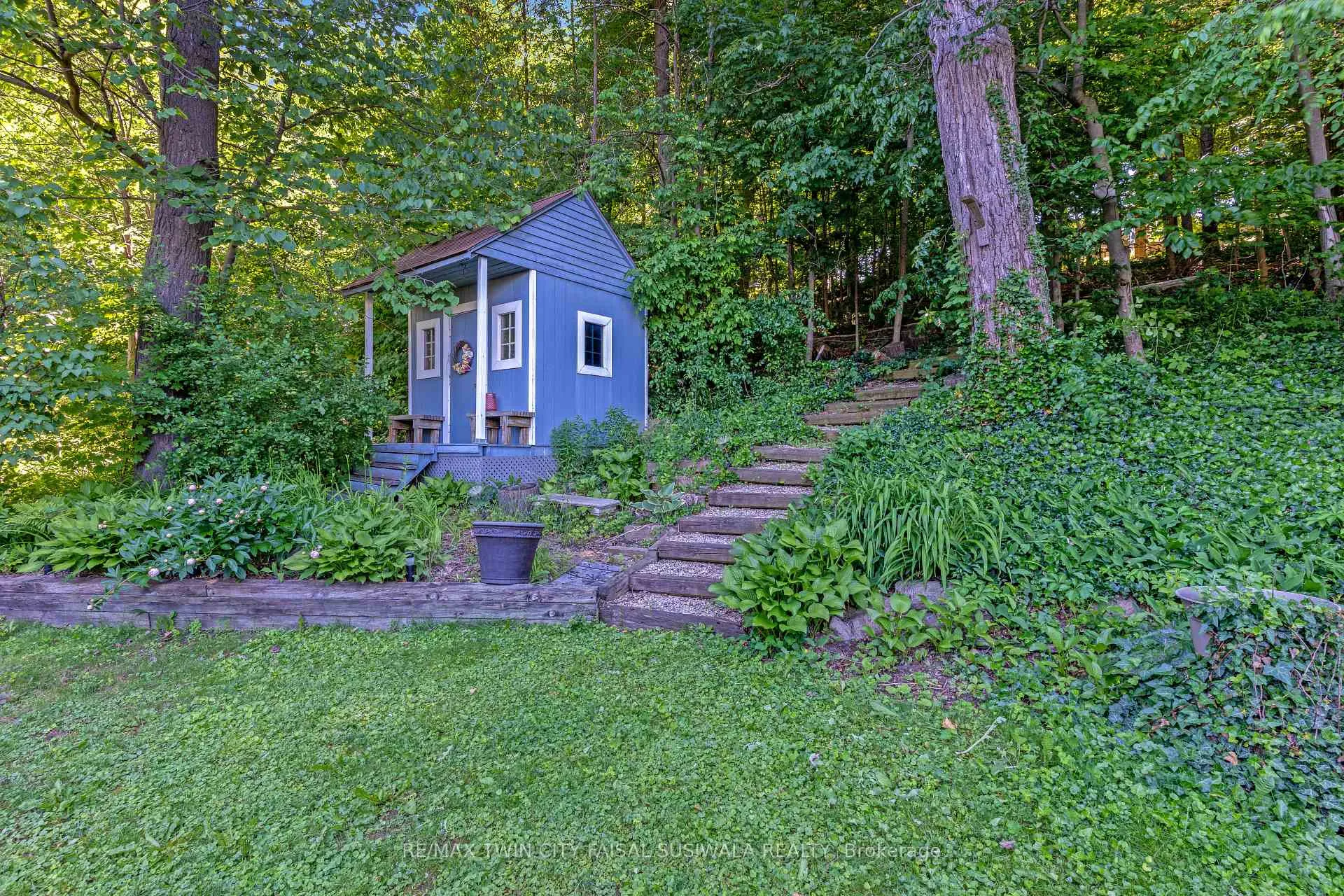 Photo 6 of 37 Yellow Birch Drive, Kitchener, Forest Heights — HOMEH