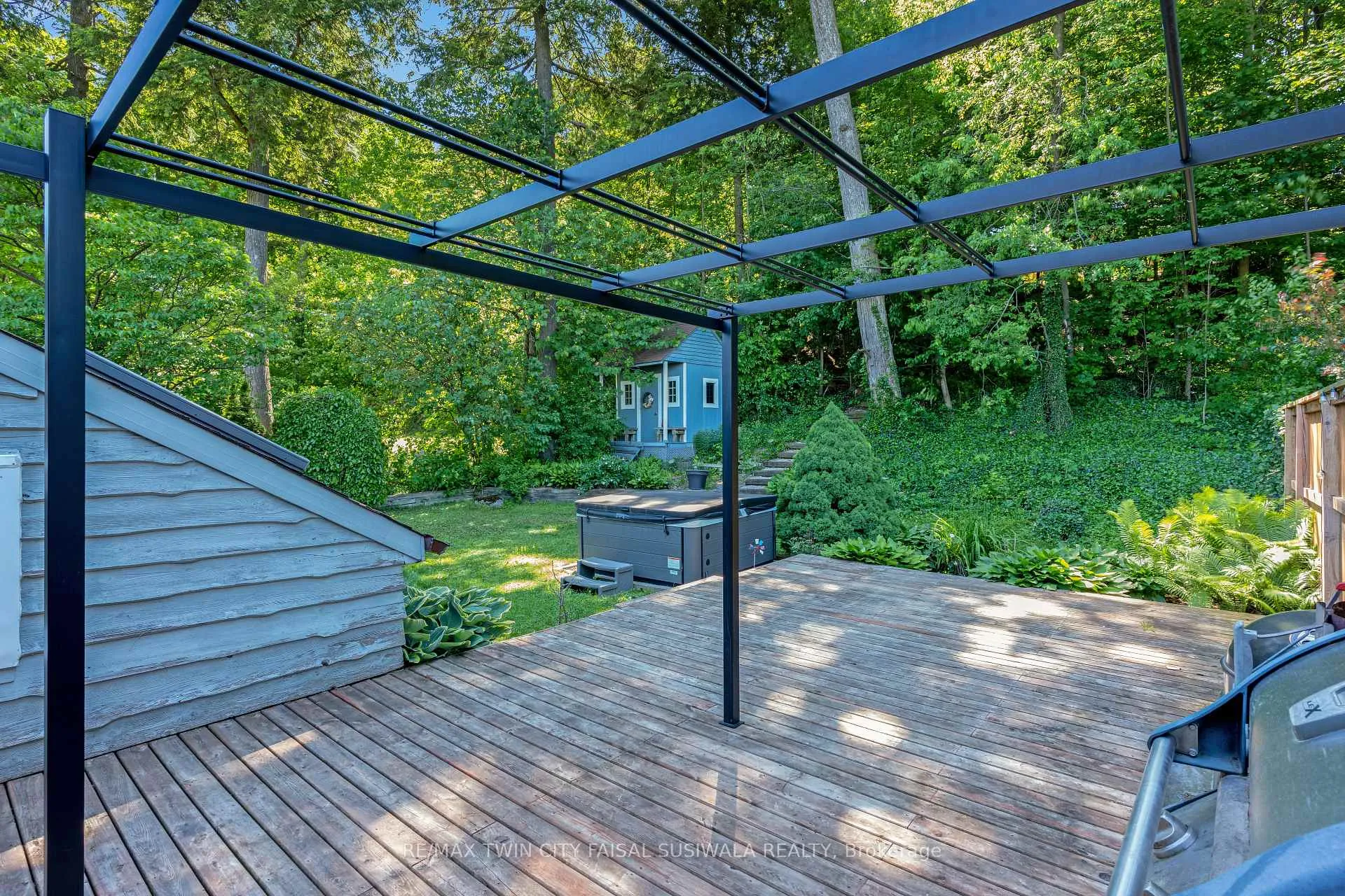 Photo 9 of 37 Yellow Birch Drive, Kitchener, Forest Heights — HOMEH