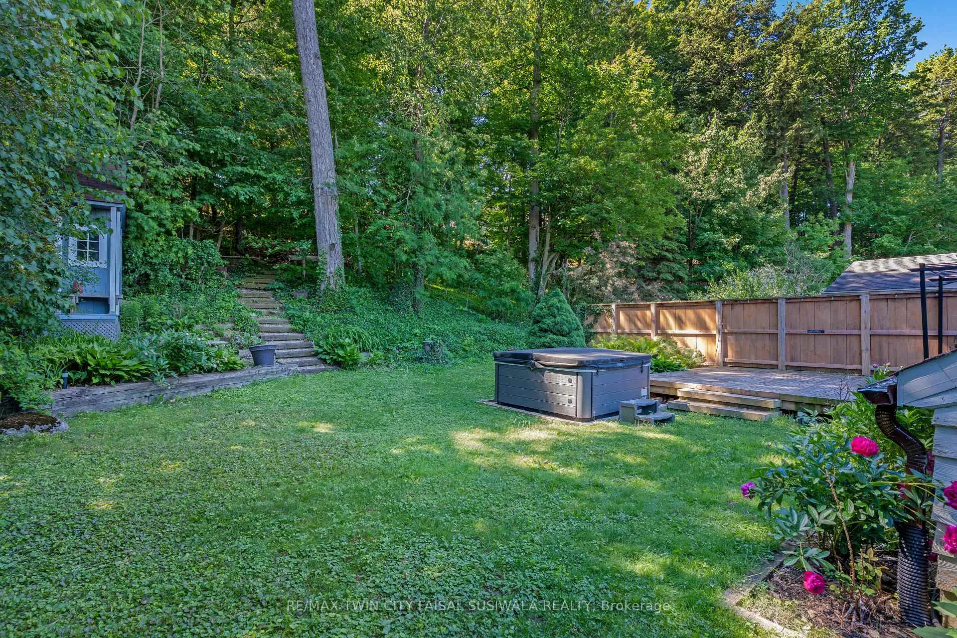Photo 10 of 37 Yellow Birch Drive, Kitchener, Forest Heights — HOMEH