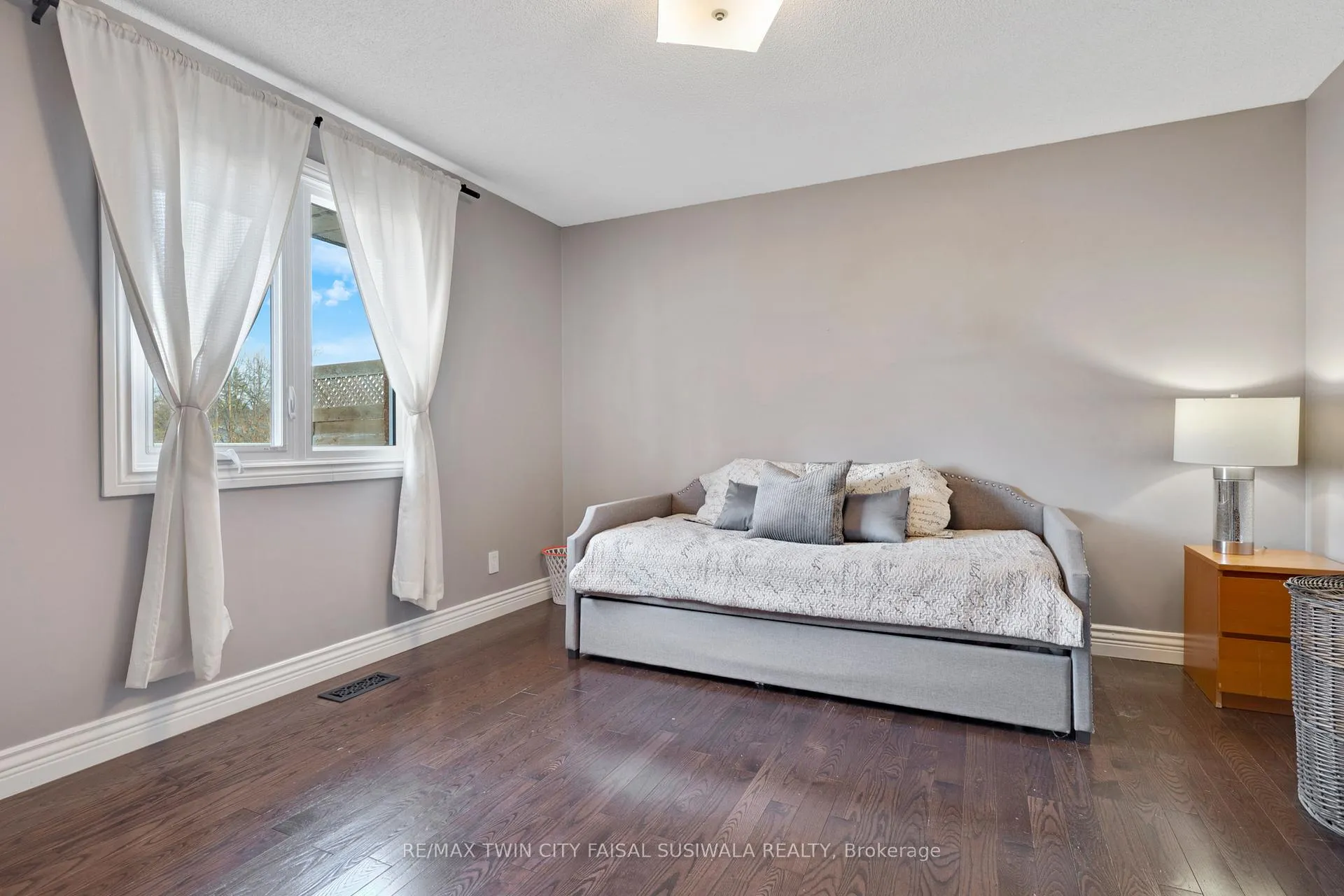 Photo 41 of 37 Yellow Birch Drive, Kitchener, Forest Heights — HOMEH