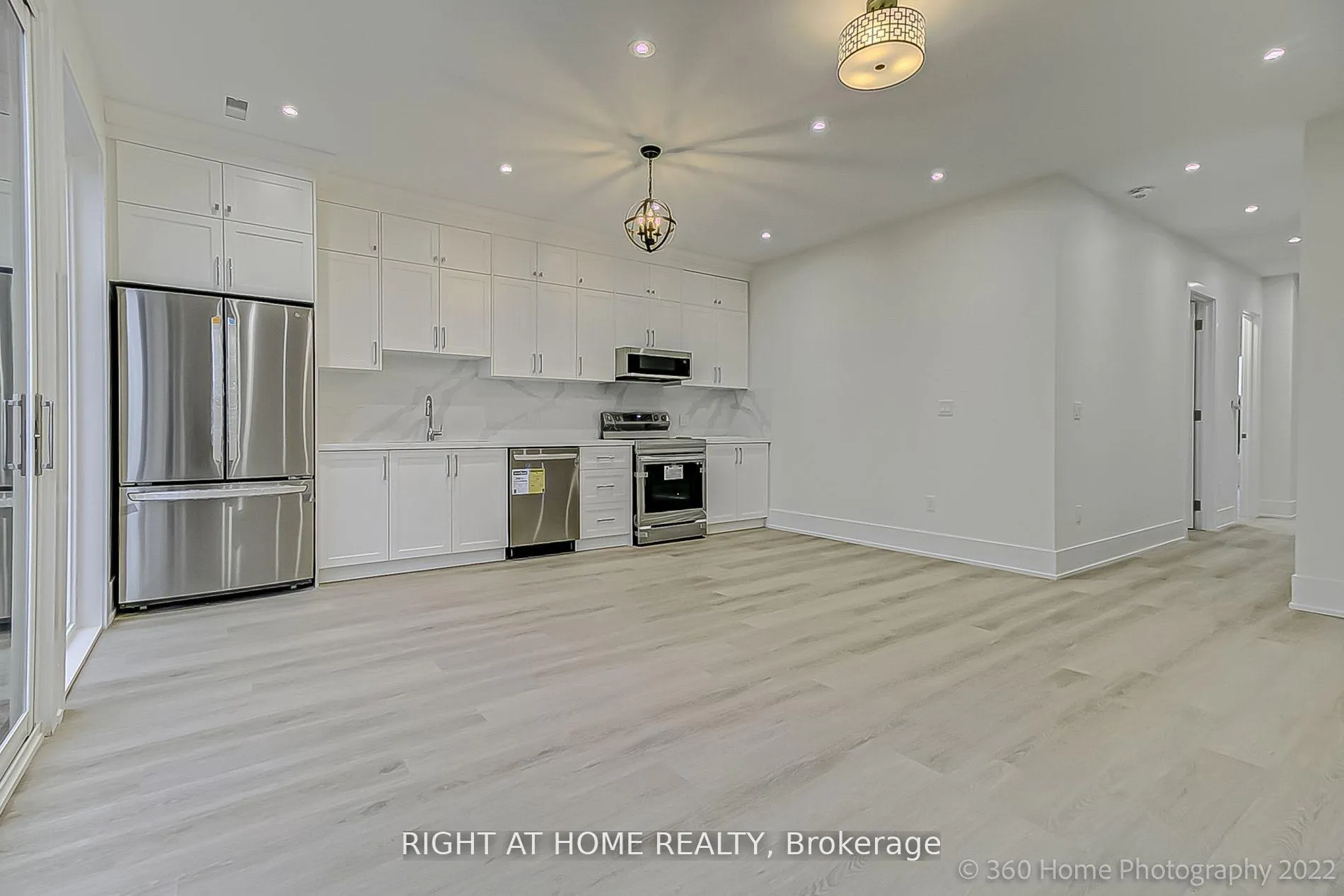 Photo 3 of Unit Upper, 9 Beechwood Avenue, Toronto, Rockcliffe-Smythe — HOMEH