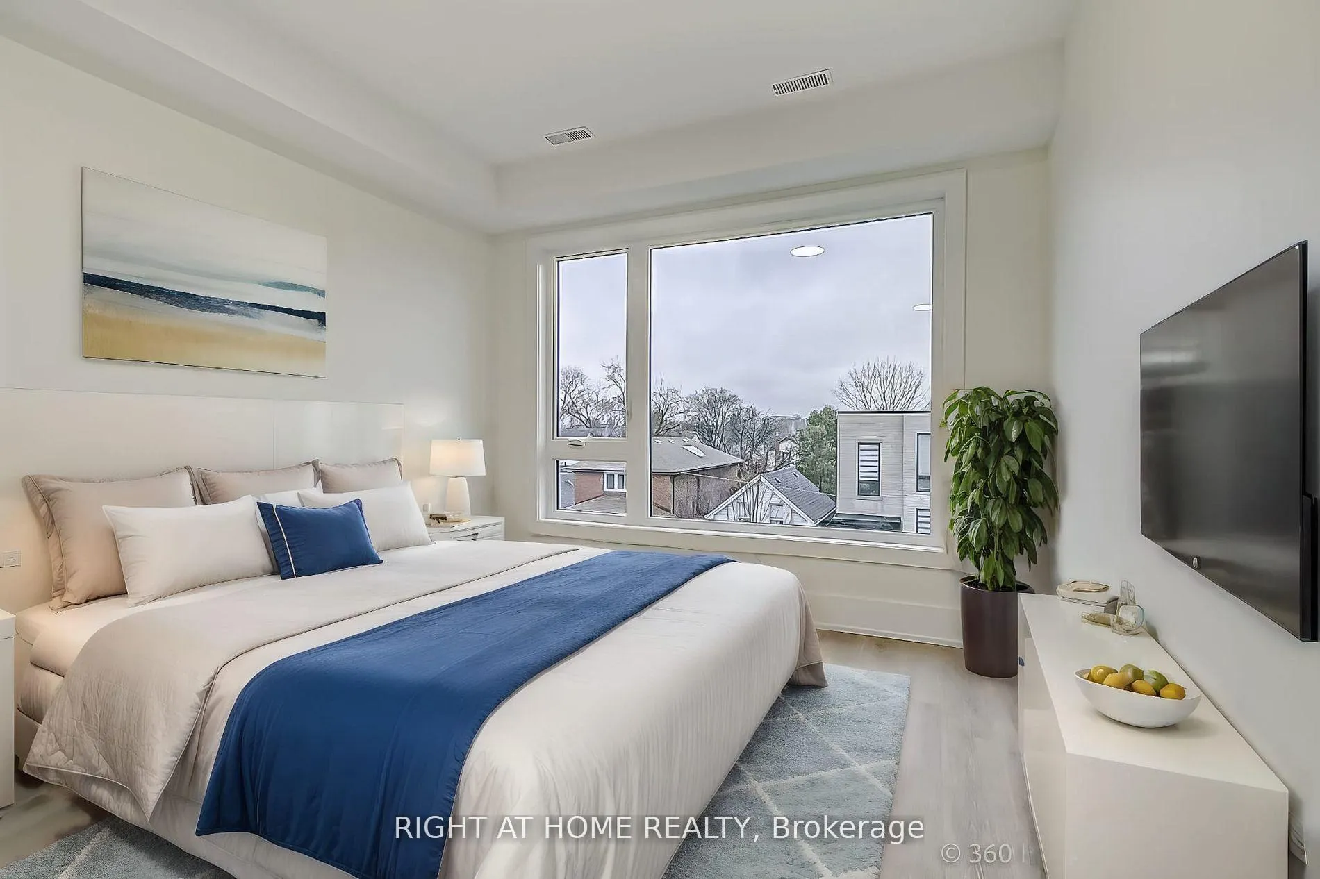 Photo 5 of Unit Upper, 9 Beechwood Avenue, Toronto, Rockcliffe-Smythe — HOMEH