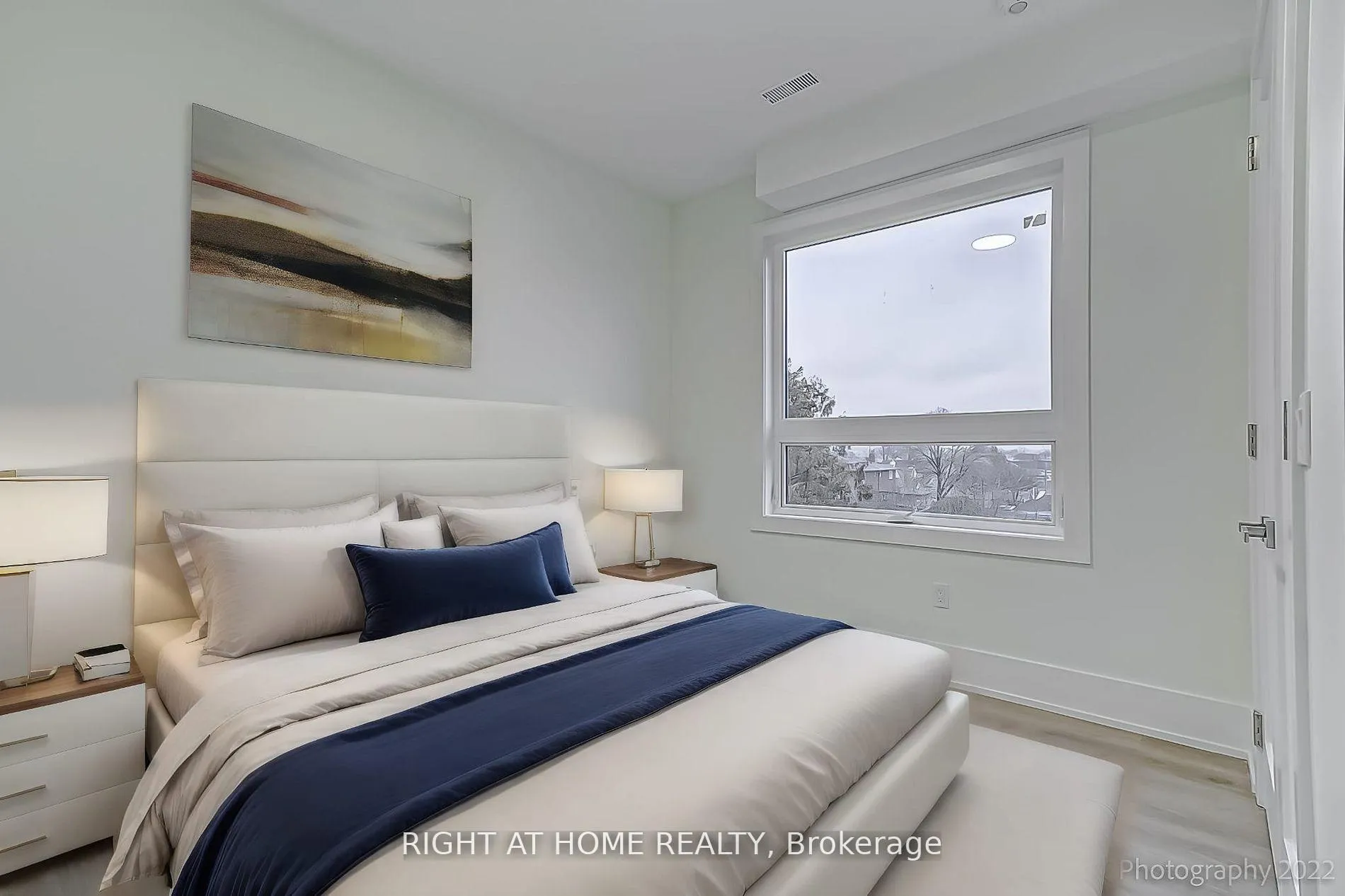 Photo 7 of Unit Upper, 9 Beechwood Avenue, Toronto, Rockcliffe-Smythe — HOMEH