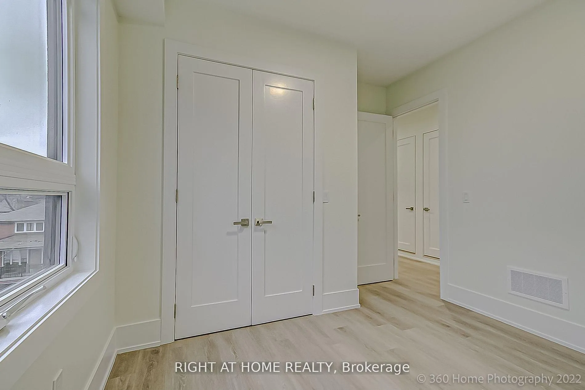 Photo 8 of Unit Upper, 9 Beechwood Avenue, Toronto, Rockcliffe-Smythe — HOMEH