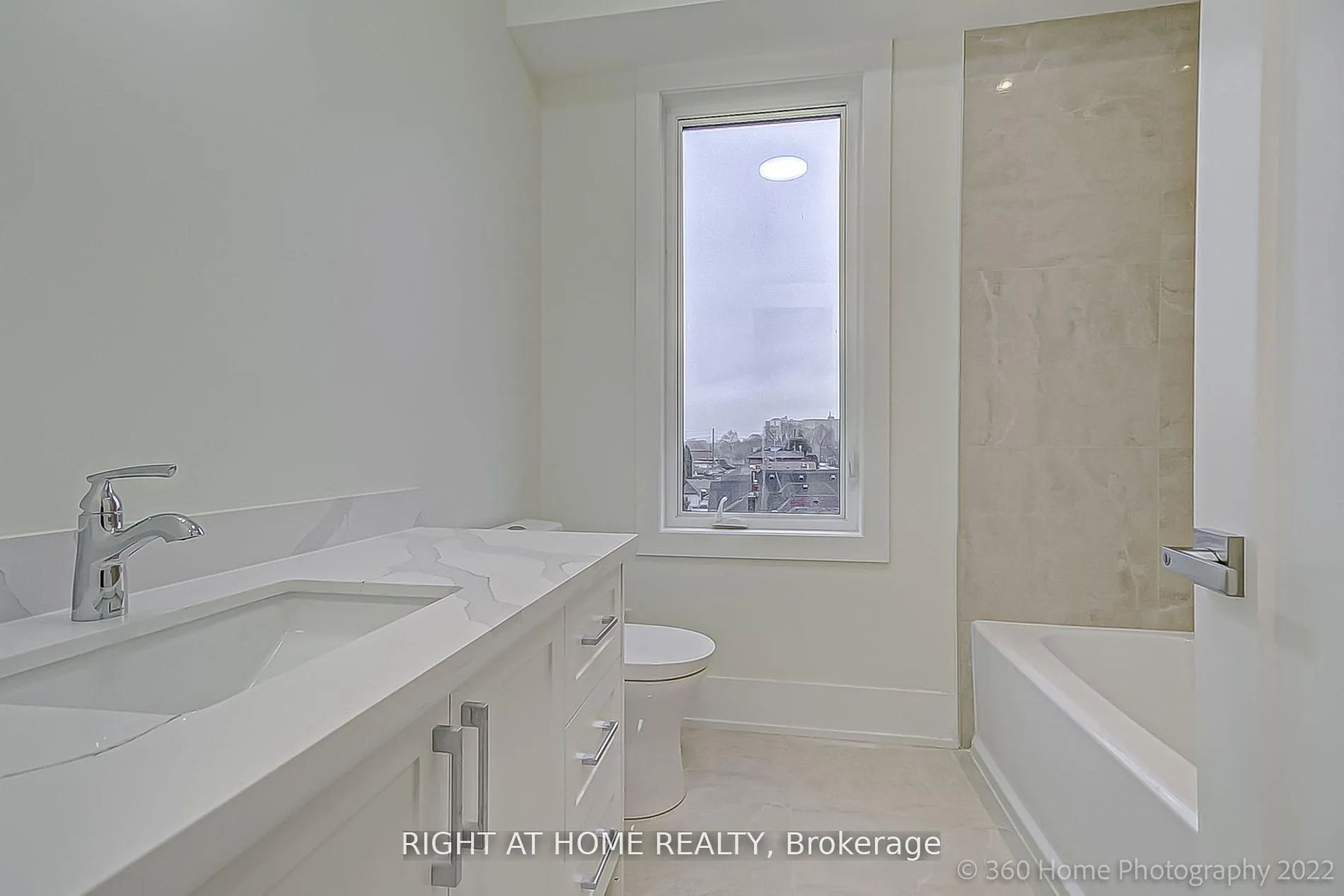 Photo 9 of Unit Upper, 9 Beechwood Avenue, Toronto, Rockcliffe-Smythe — HOMEH