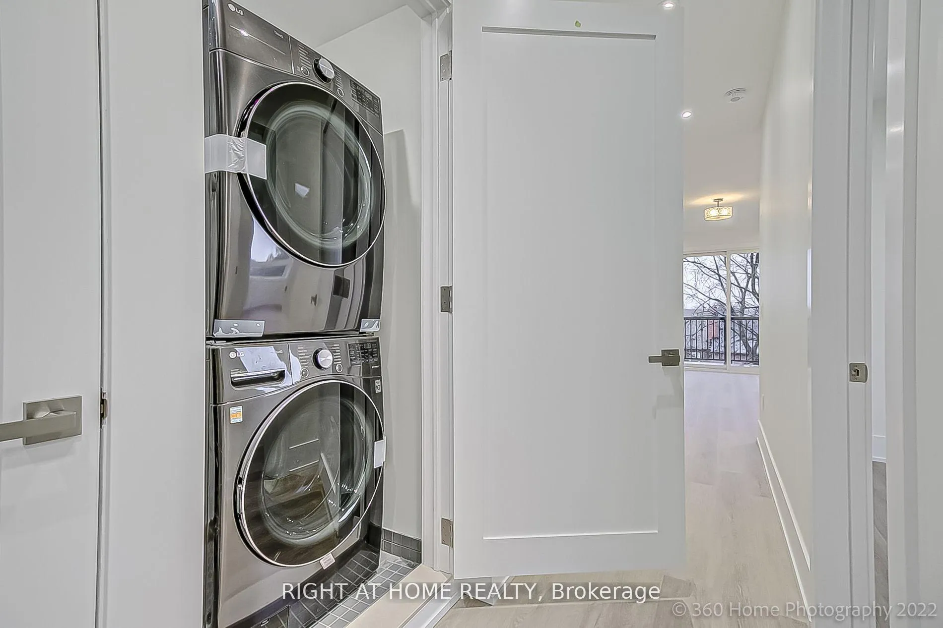 Photo 12 of Unit Upper, 9 Beechwood Avenue, Toronto, Rockcliffe-Smythe — HOMEH