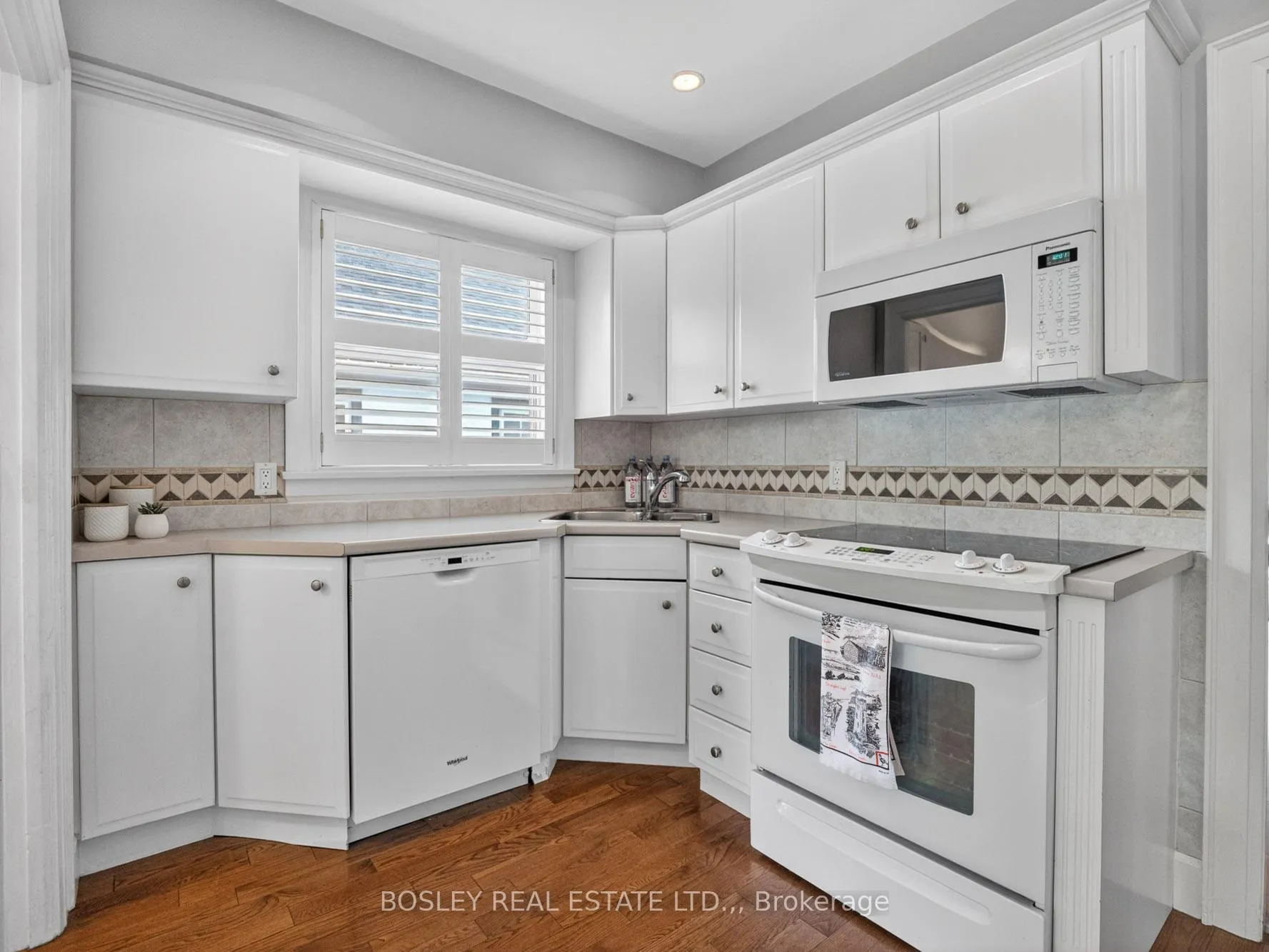 Photo 11 of 4 Ridgewood Road, St. Catharines, Old Glenridge — HOMEH
