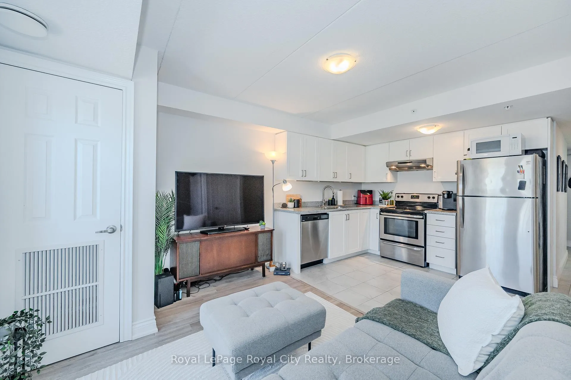 Photo 8 of Unit 304, 64 Frederick Drive, Guelph, Pineridge/Westminster Woods — HOMEH