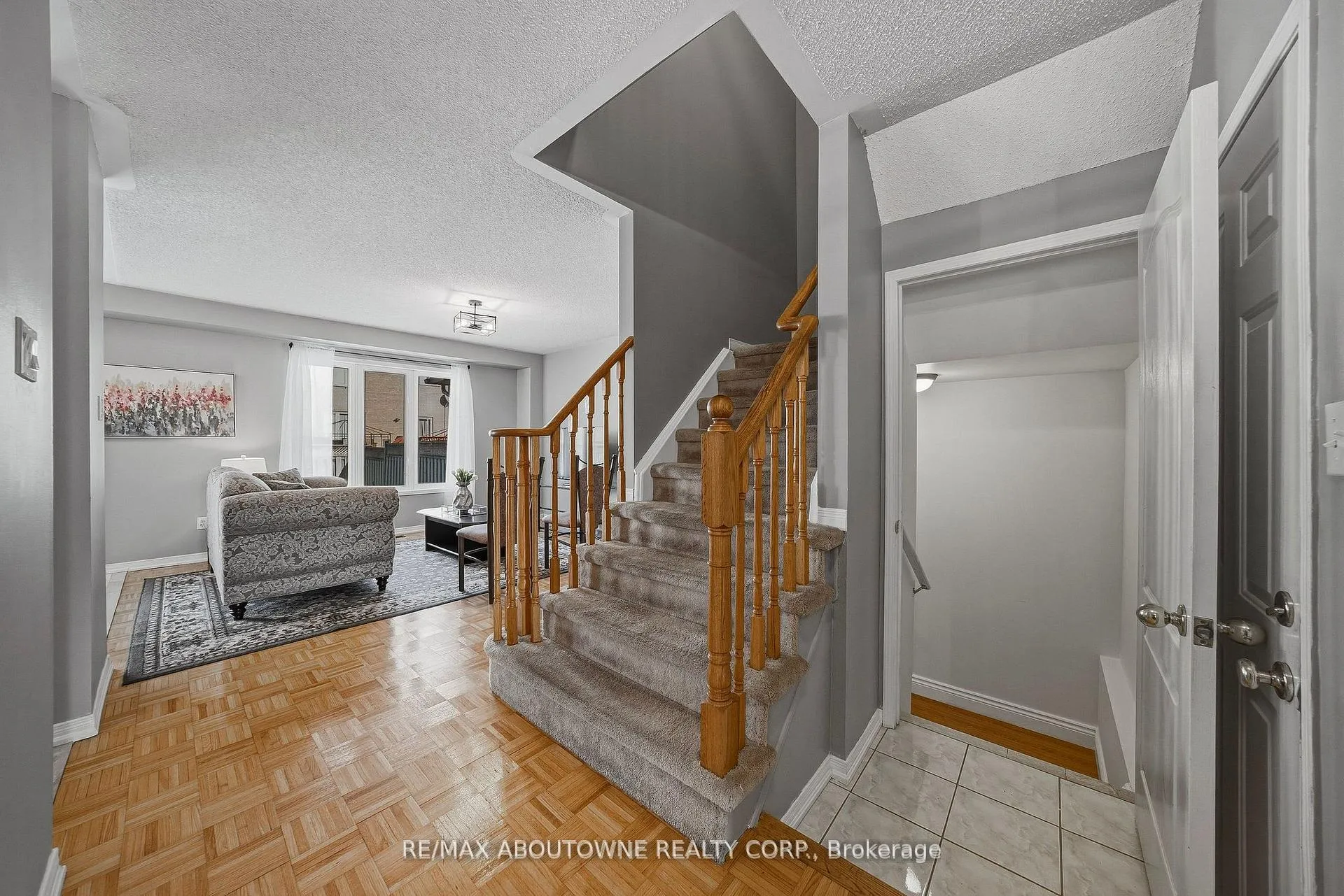 Photo 9 of 23 Arabia Gate, Brampton, Sandringham-Wellington — HOMEH