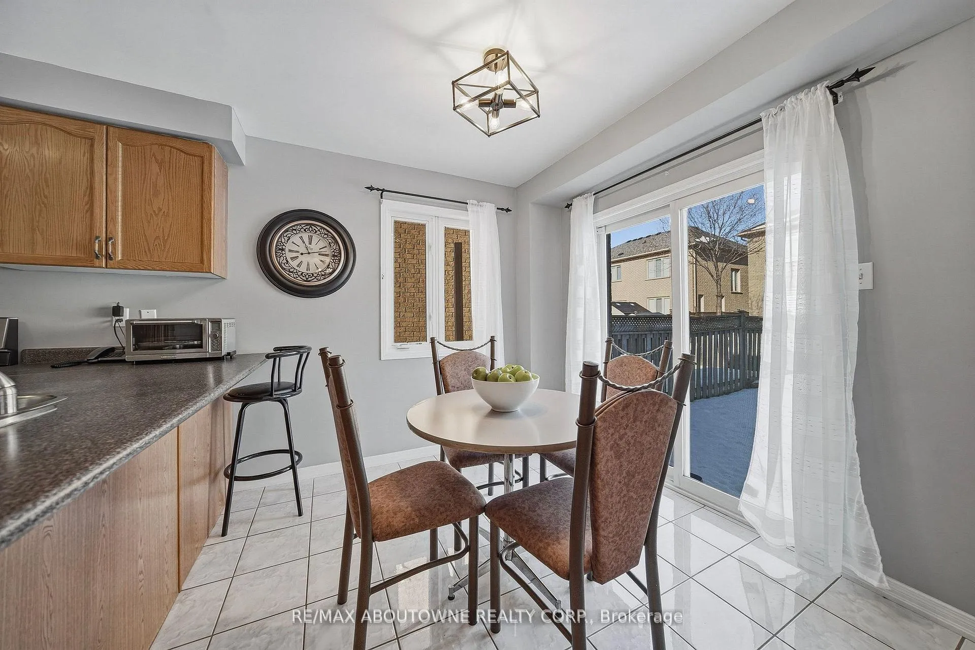Photo 14 of 23 Arabia Gate, Brampton, Sandringham-Wellington — HOMEH