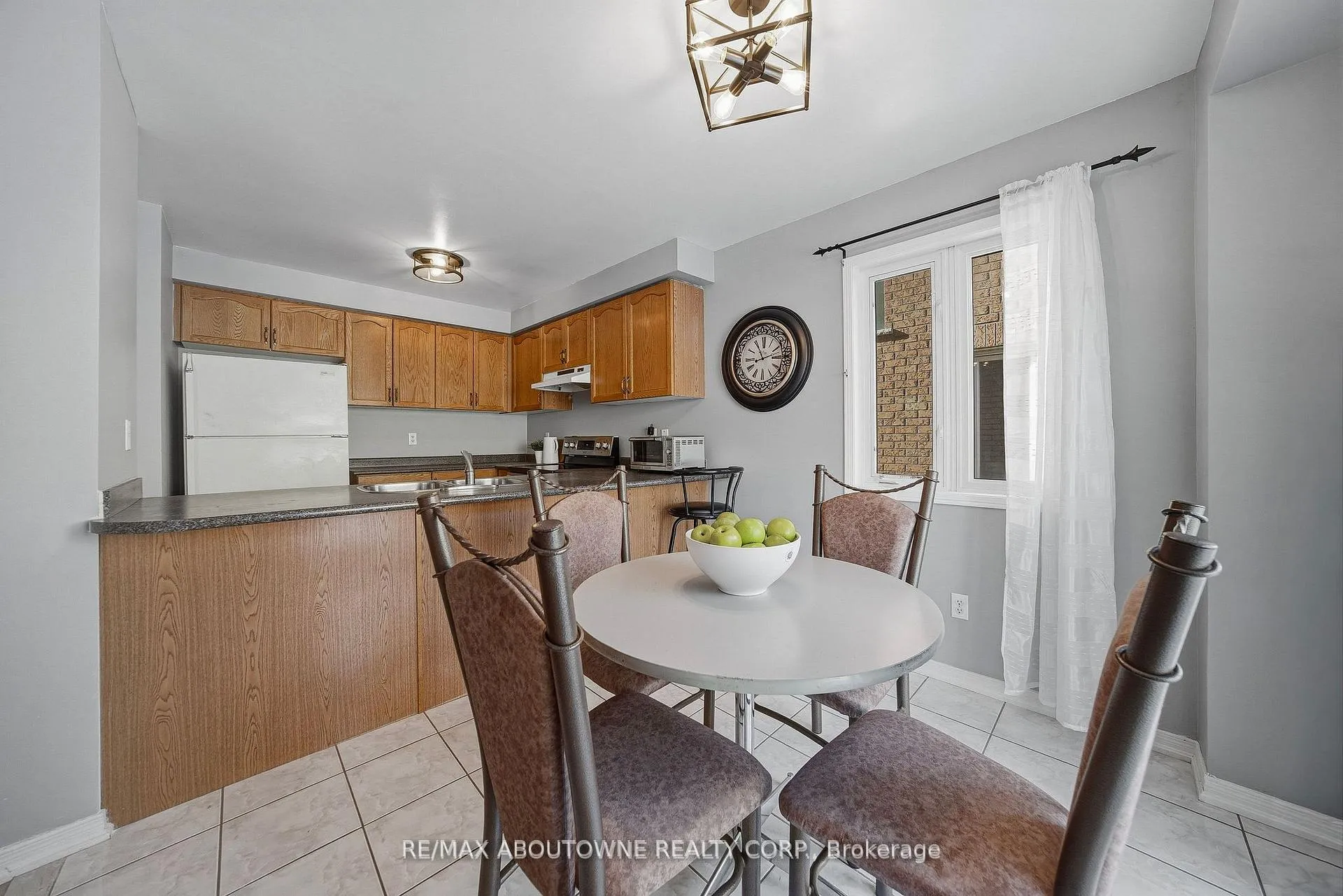 Photo 15 of 23 Arabia Gate, Brampton, Sandringham-Wellington — HOMEH