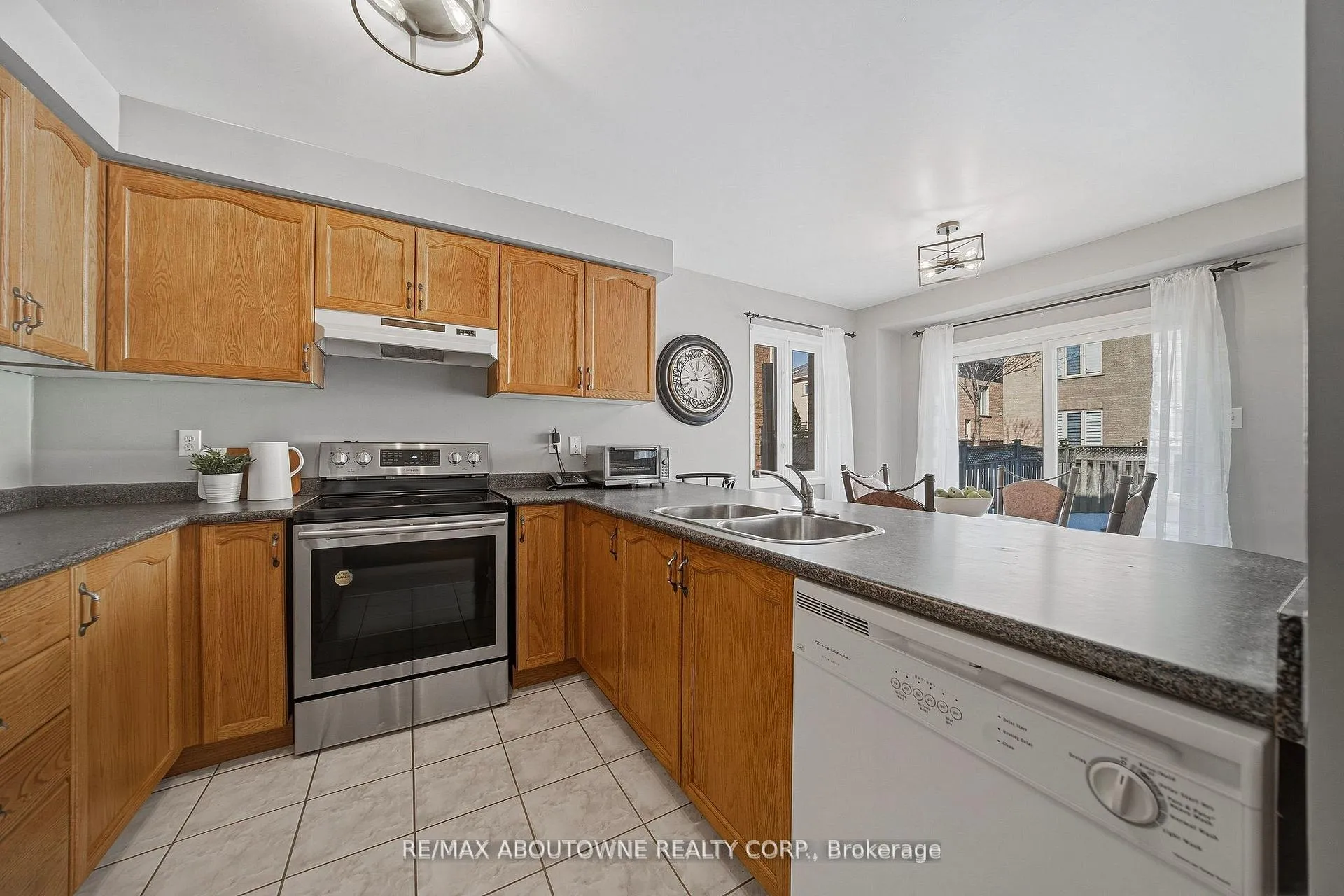 Photo 16 of 23 Arabia Gate, Brampton, Sandringham-Wellington — HOMEH