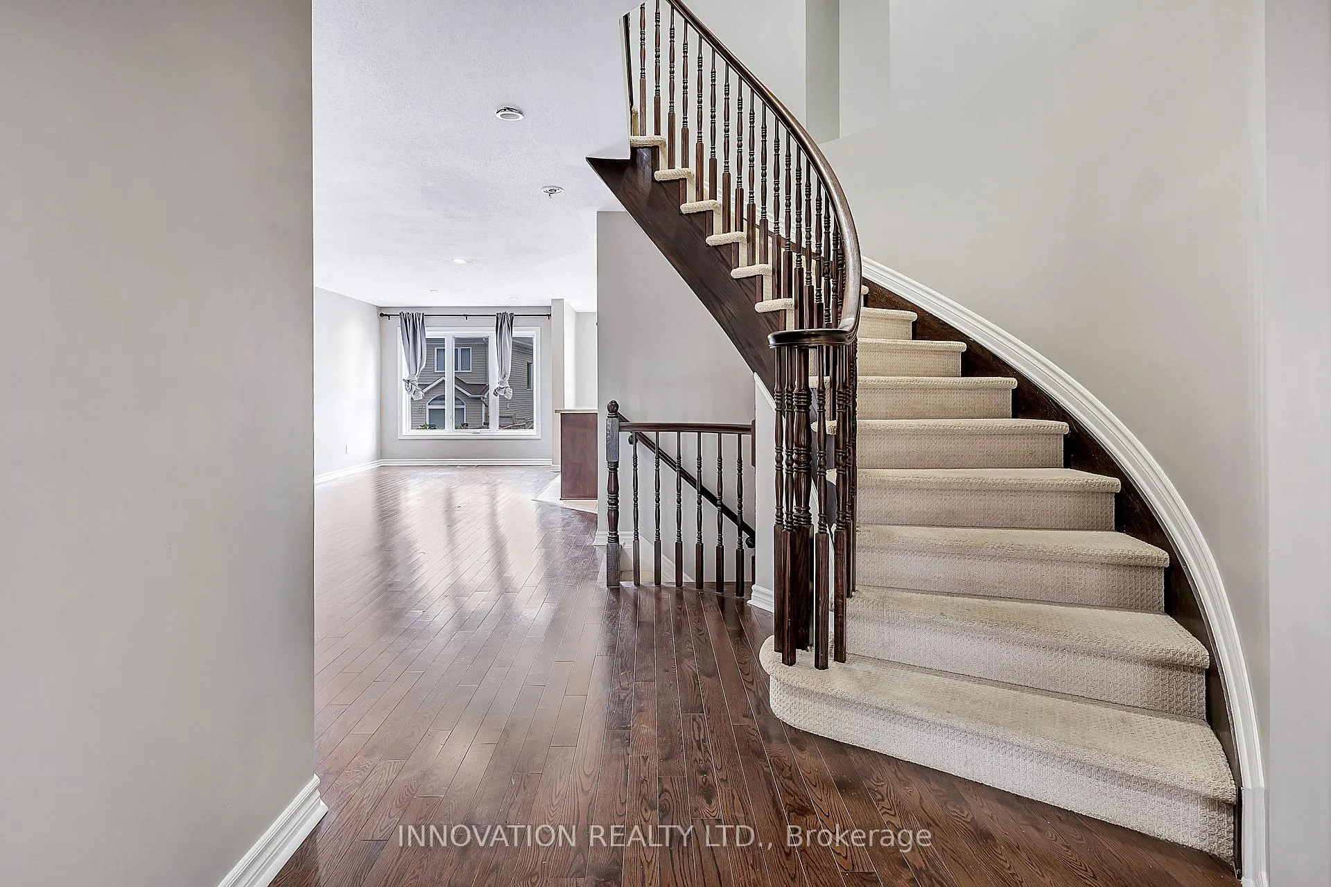 Photo 4 of 126 Garrity Crescent, Ottawa, Barrhaven - Strandherd — HOMEH