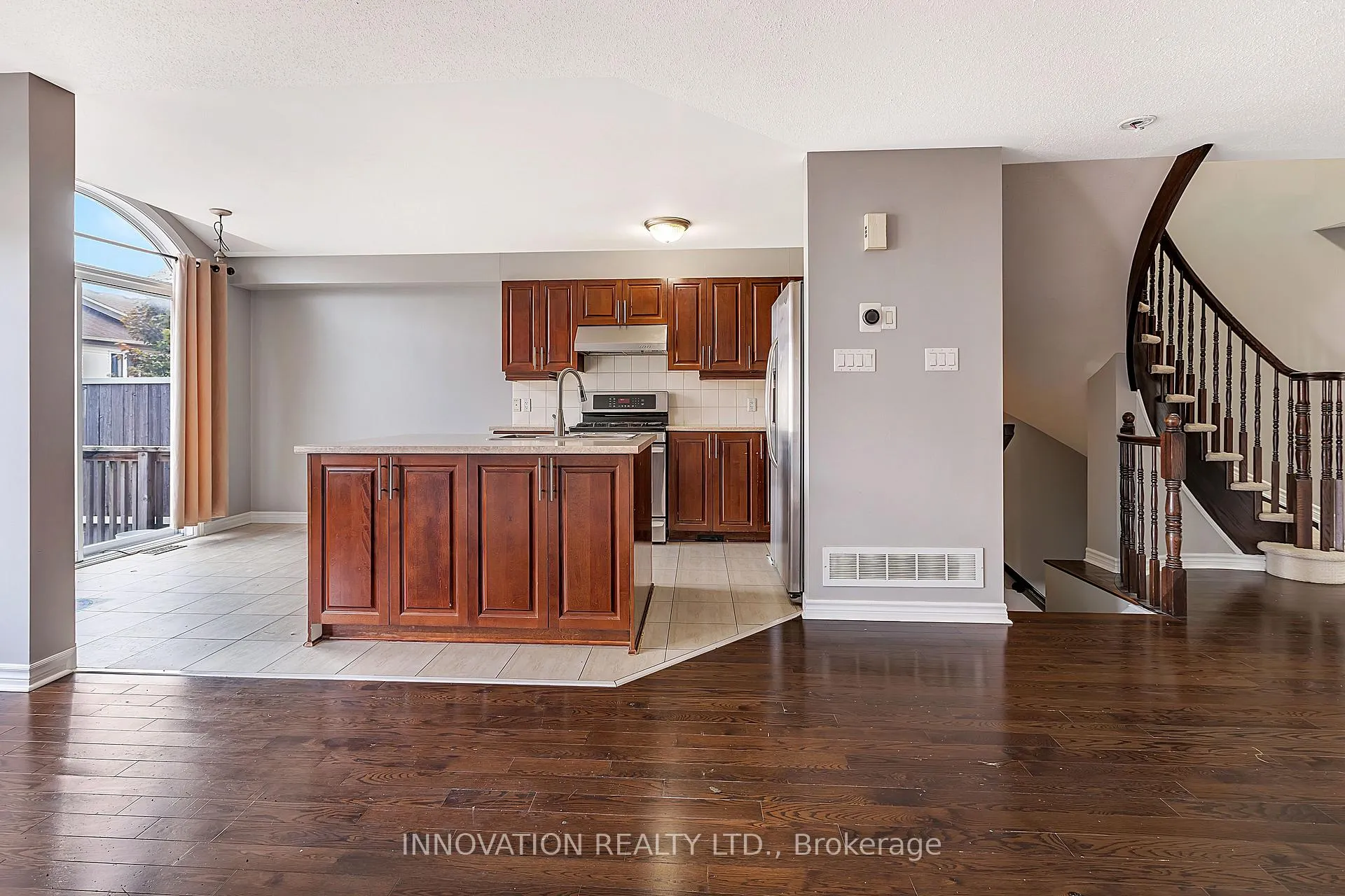 Photo 6 of 126 Garrity Crescent, Ottawa, Barrhaven - Strandherd — HOMEH