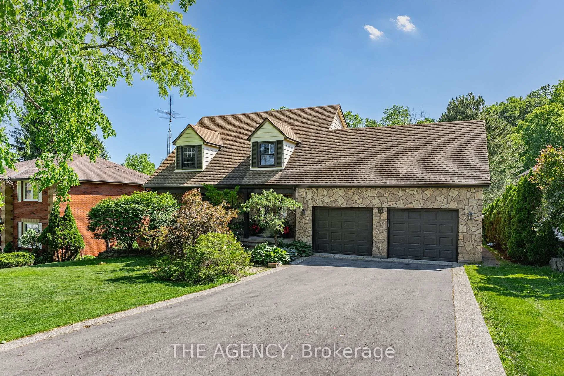 Photo 1 of 5 Mays Crescent, Hamilton, Waterdown — HOMEH