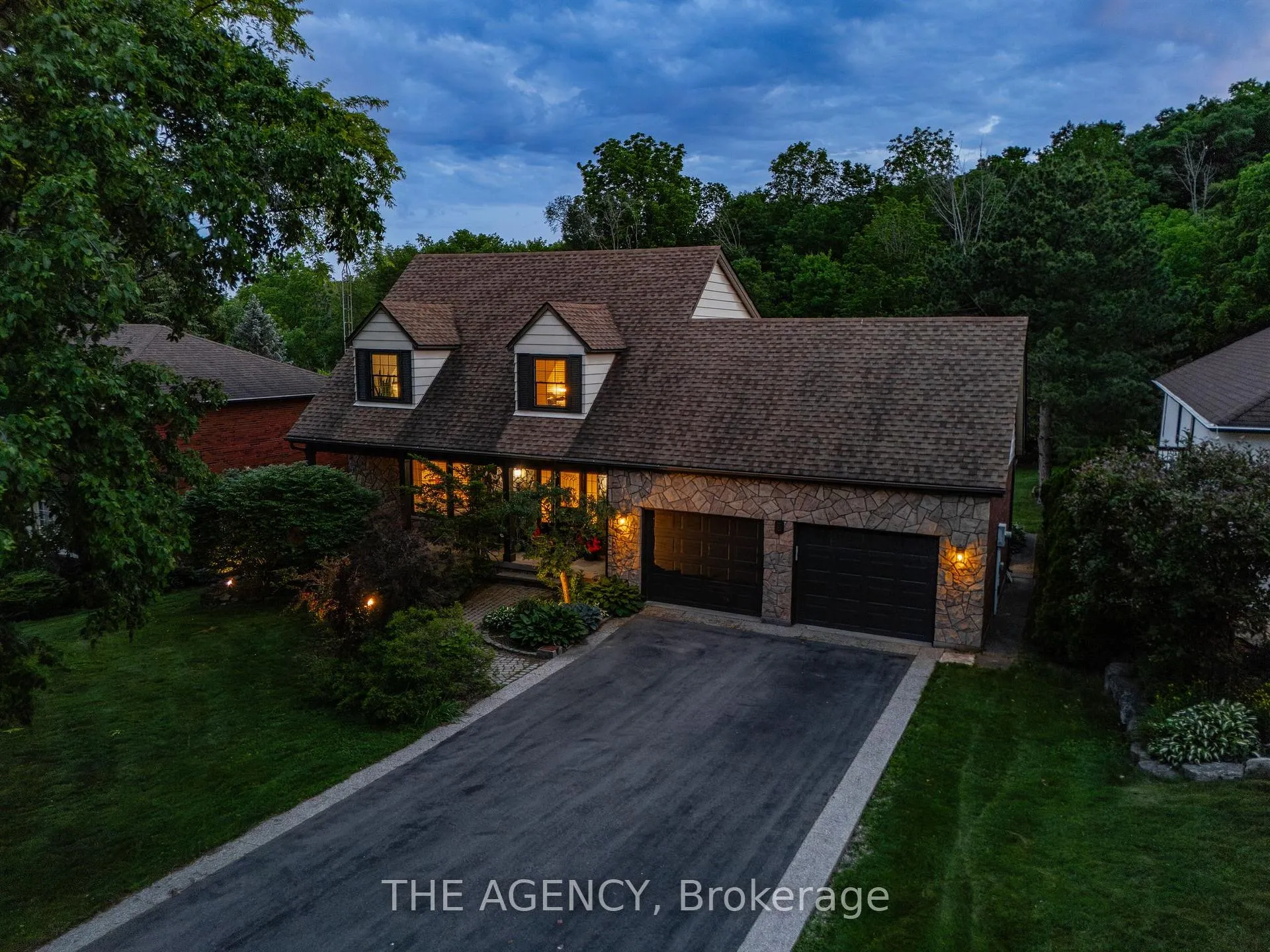 Photo 2 of 5 Mays Crescent, Hamilton, Waterdown — HOMEH