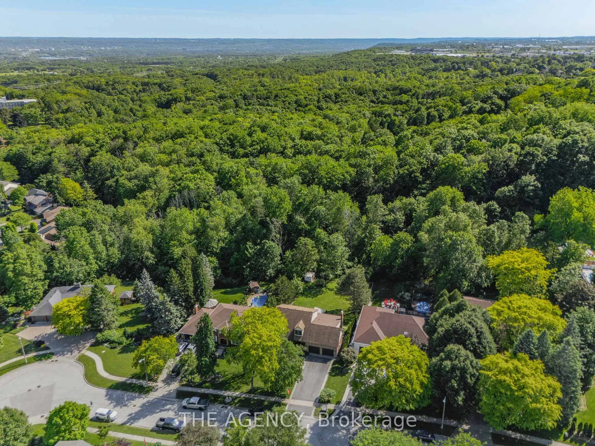 Photo 3 of 5 Mays Crescent, Hamilton, Waterdown — HOMEH