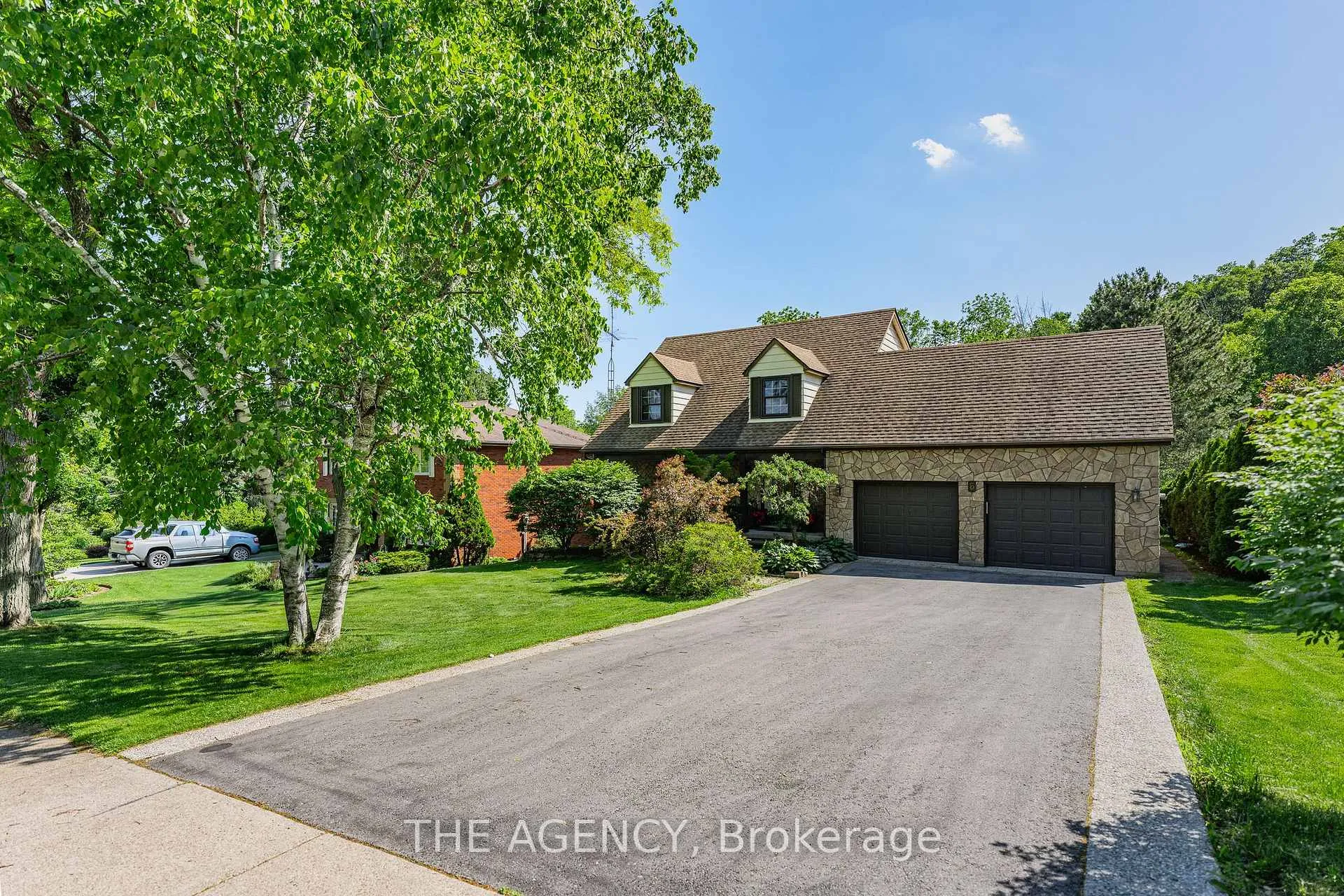 Photo 5 of 5 Mays Crescent, Hamilton, Waterdown — HOMEH