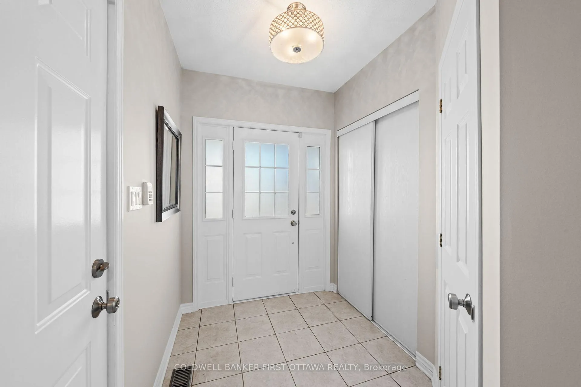 Photo 4 of 20 Fieldberry Private, Ottawa, Barrhaven - Stonebridge — HOMEH
