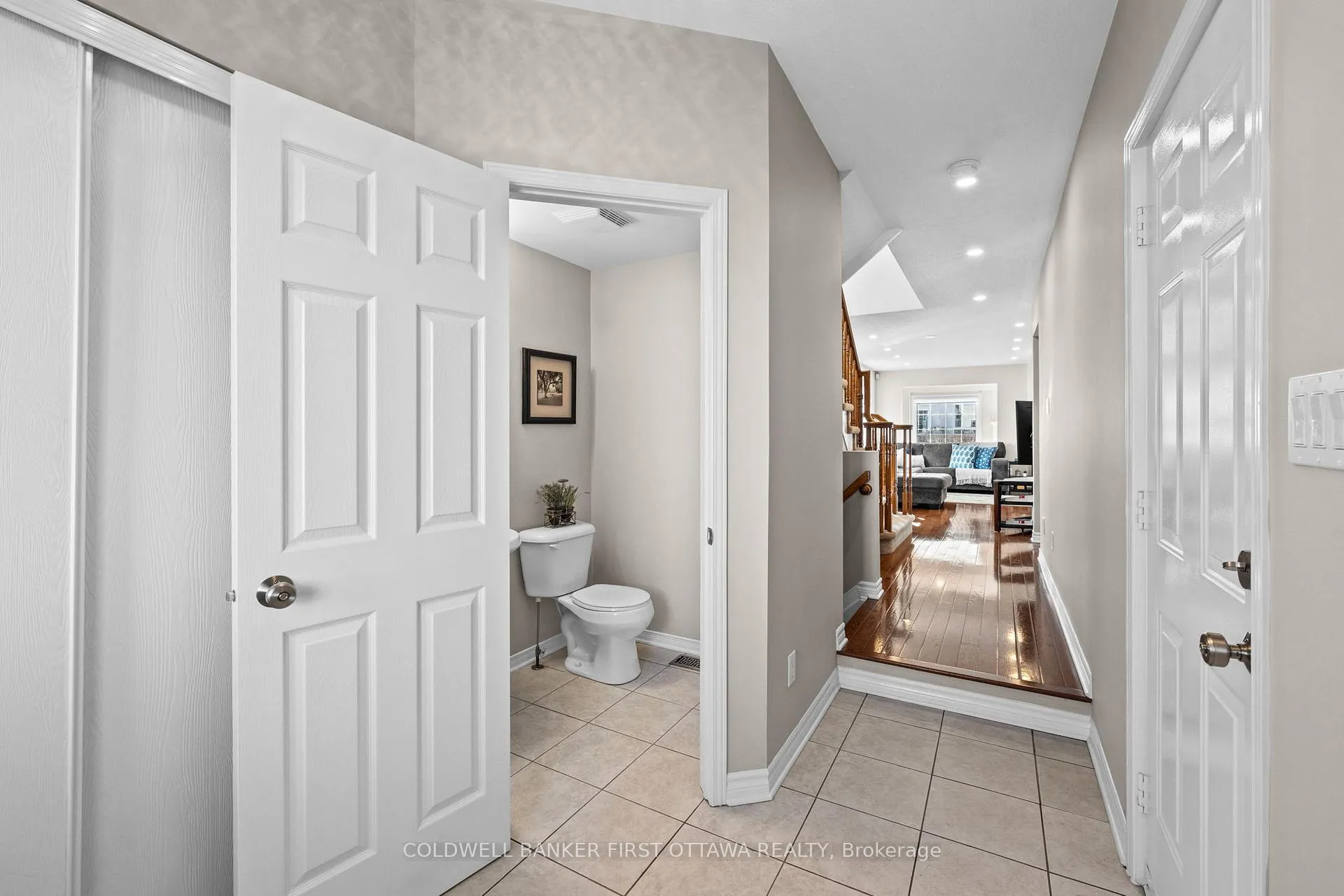 Photo 5 of 20 Fieldberry Private, Ottawa, Barrhaven - Stonebridge — HOMEH