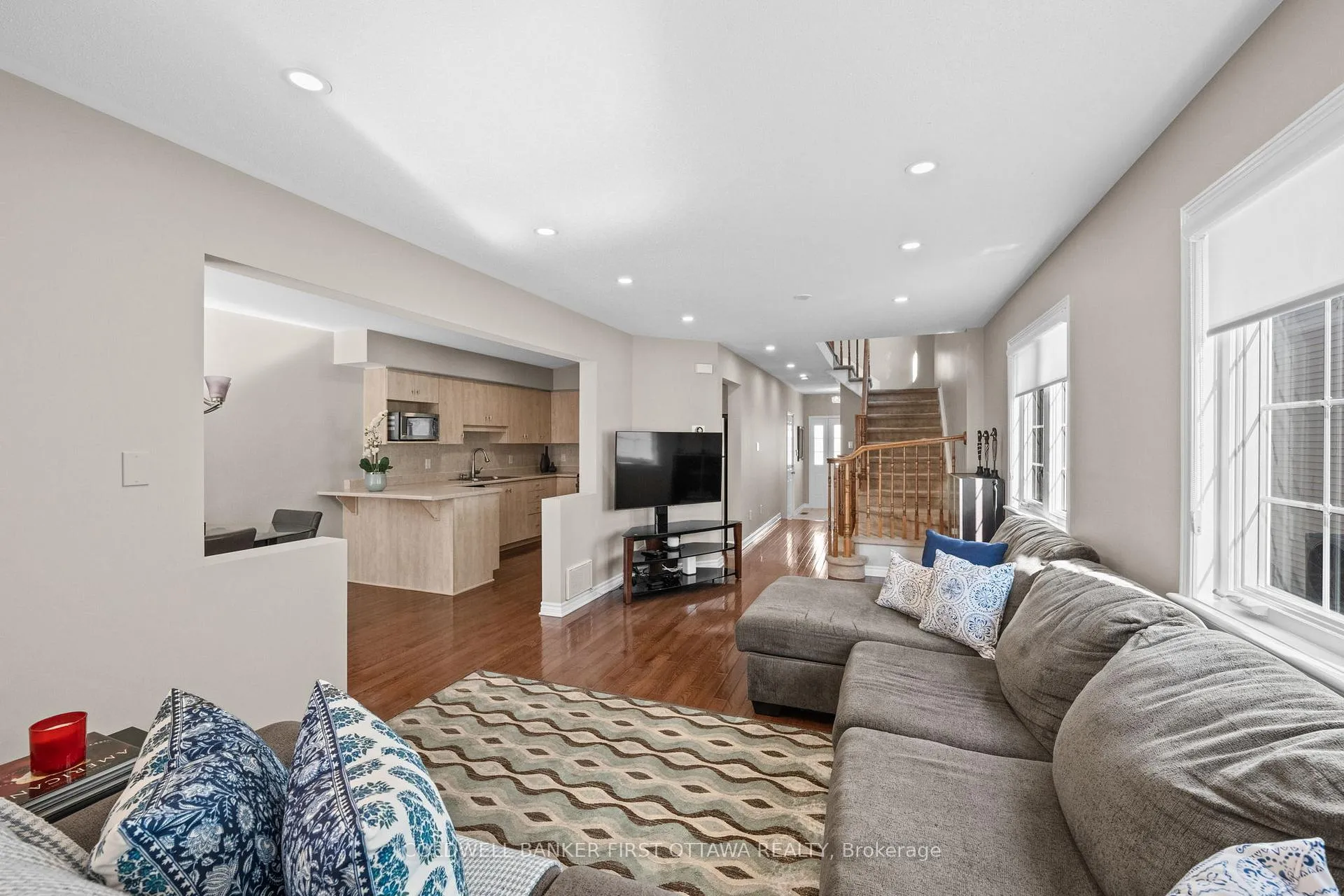 Photo 9 of 20 Fieldberry Private, Ottawa, Barrhaven - Stonebridge — HOMEH