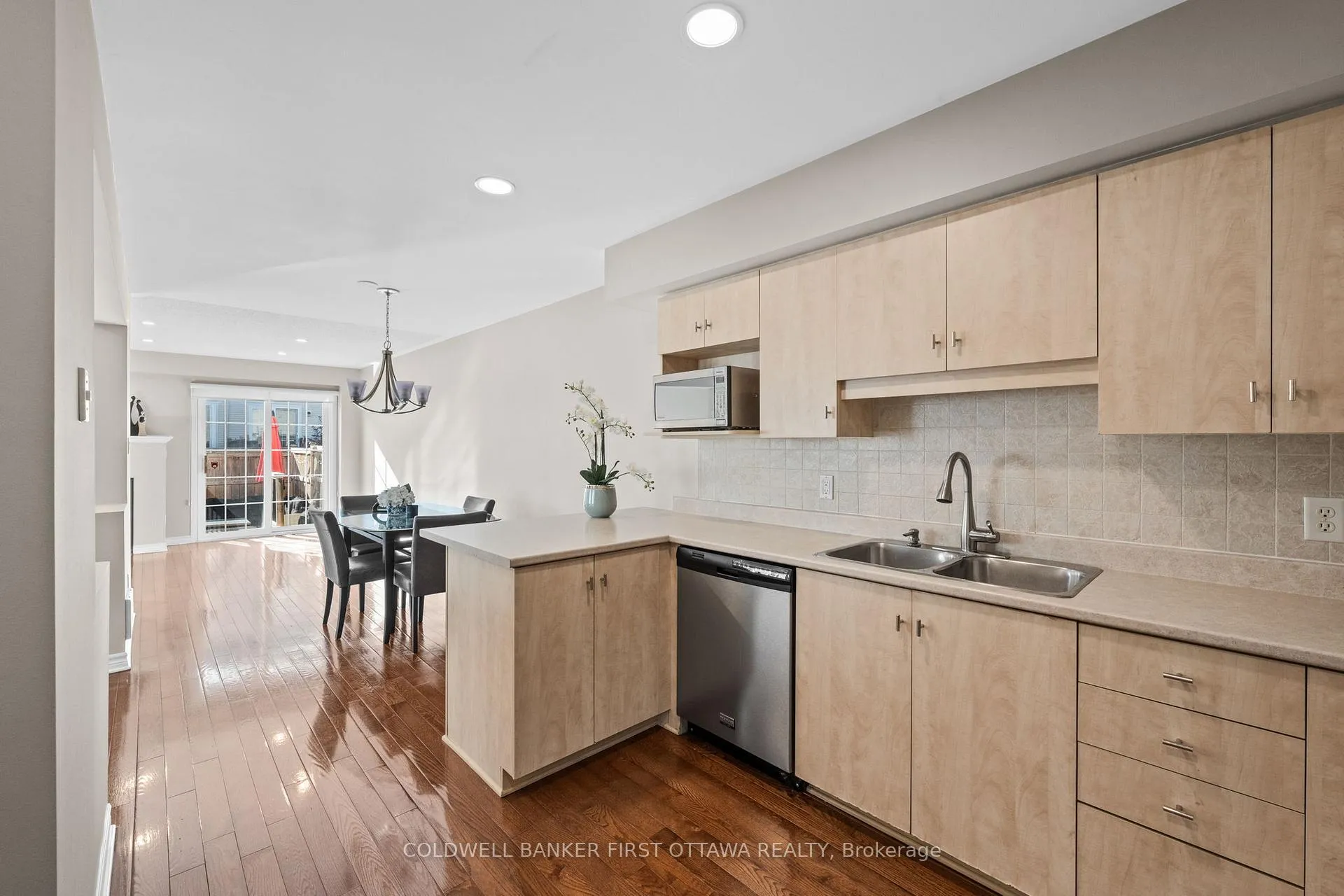 Photo 12 of 20 Fieldberry Private, Ottawa, Barrhaven - Stonebridge — HOMEH