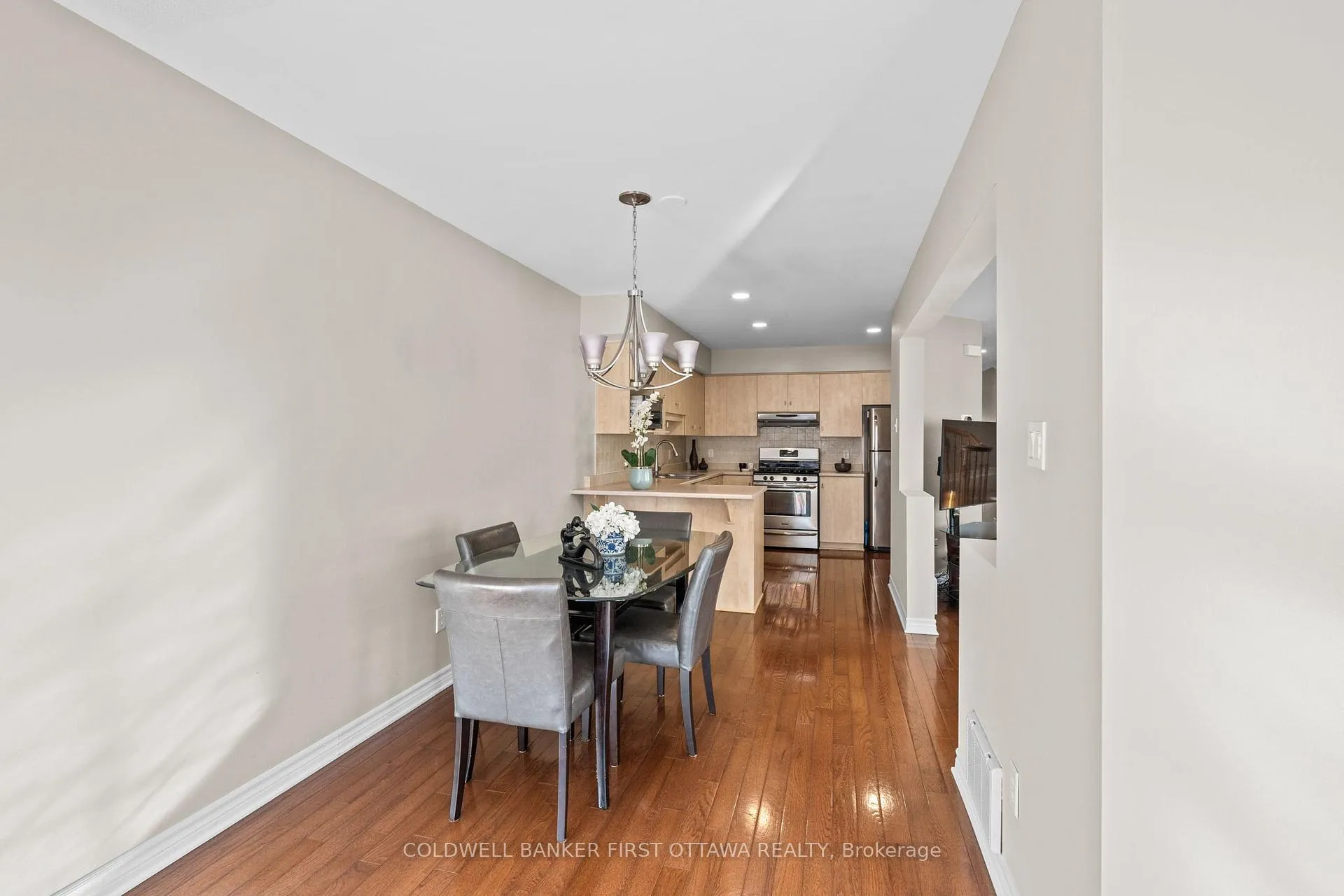Photo 13 of 20 Fieldberry Private, Ottawa, Barrhaven - Stonebridge — HOMEH
