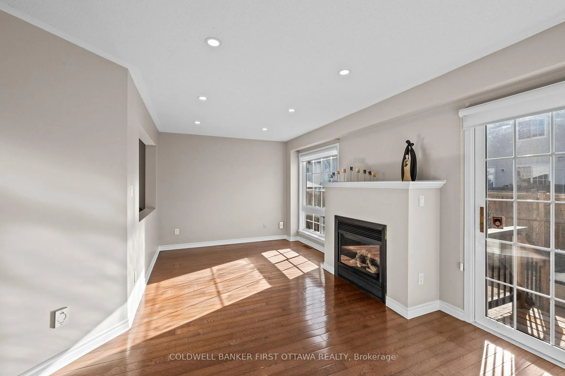 Photo 17 of 20 Fieldberry Private, Ottawa, Barrhaven - Stonebridge — HOMEH