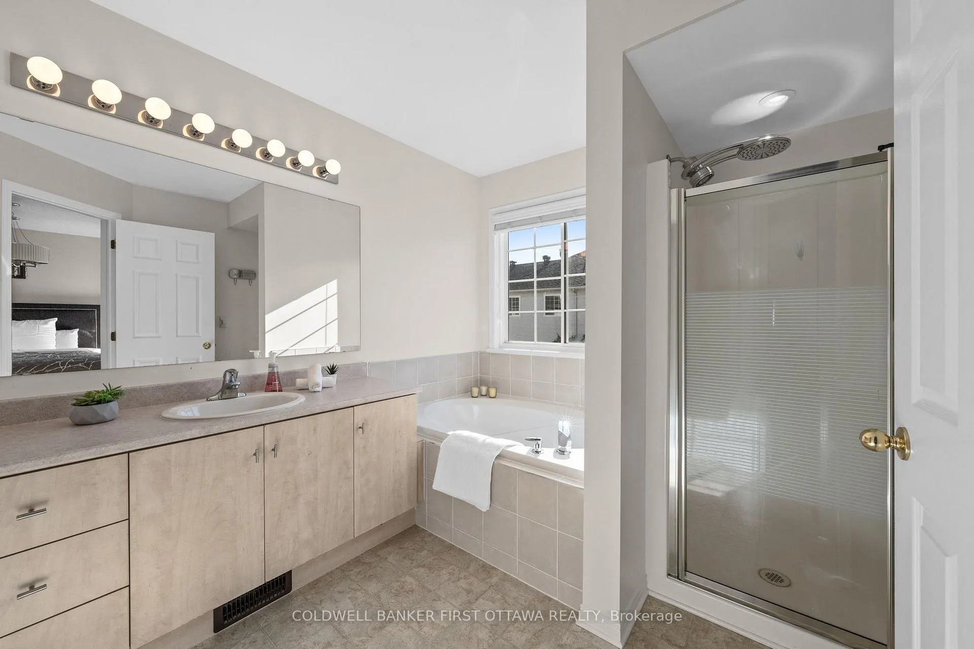 Photo 24 of 20 Fieldberry Private, Ottawa, Barrhaven - Stonebridge — HOMEH